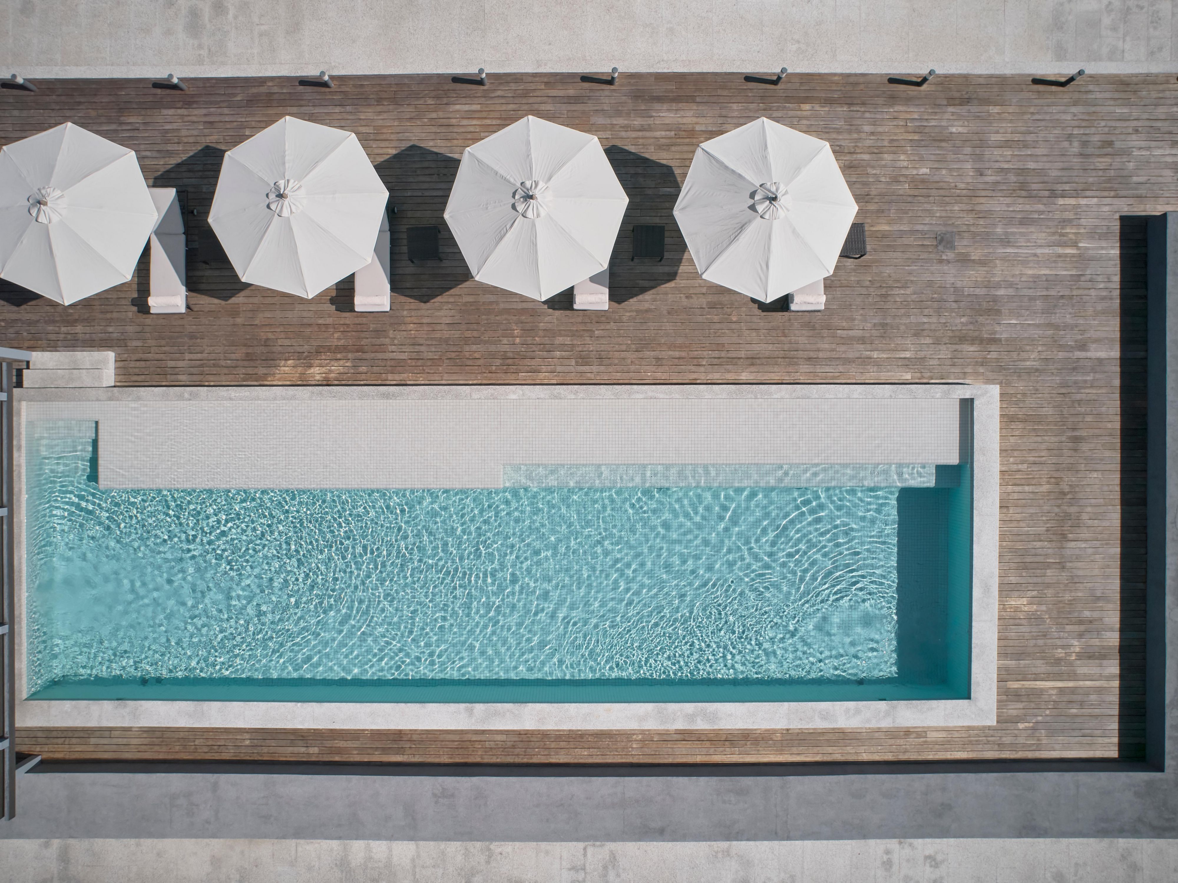 Outdoor pool at Mérida hotel, close to restaurants