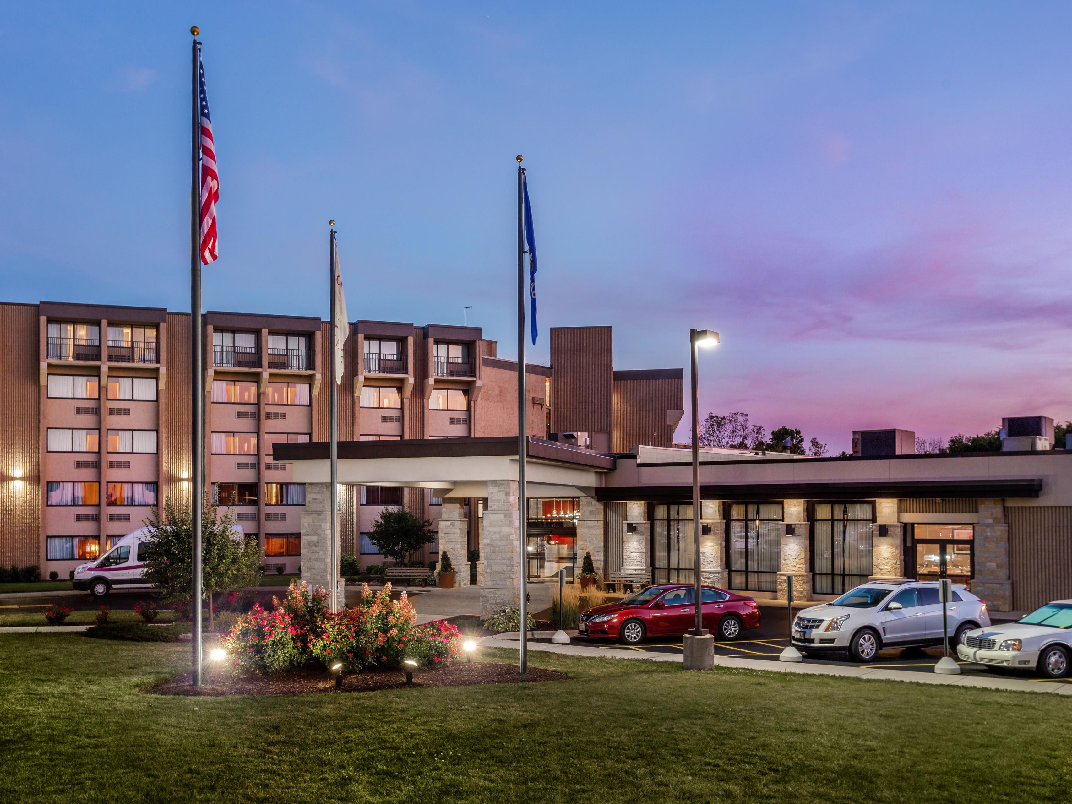 The Best hotel to stay few minutes away from the MKE airport.