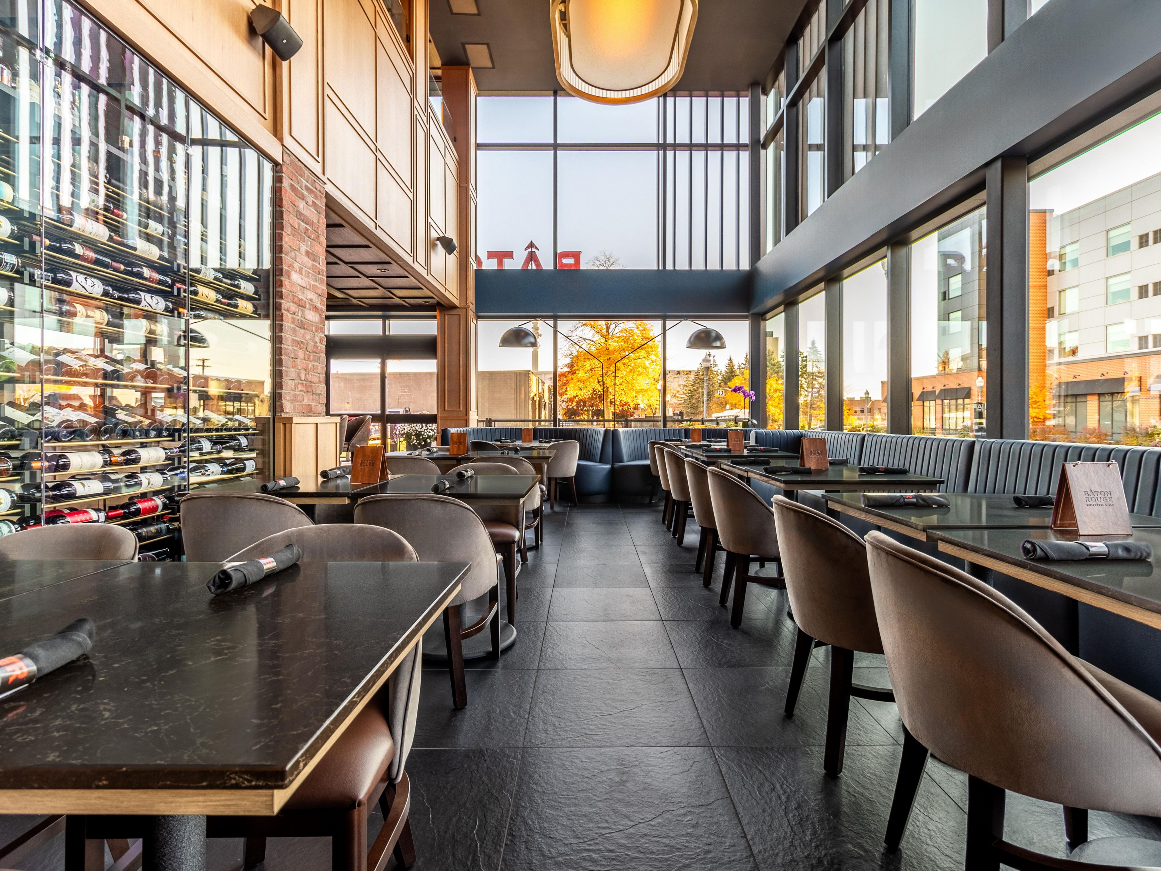 Bâton Rouge Grillhouse & Bar at the Crowne Plaza is the ideal spot to celebrate the holidays and end-of-year gatherings. Savor fire-grilled AAA steaks, tender ribs, fresh seafood, and comforting classics. Enjoy the festive atmosphere in our dining area or elevate your celebration in our private room. Contact us today to reserve your table!