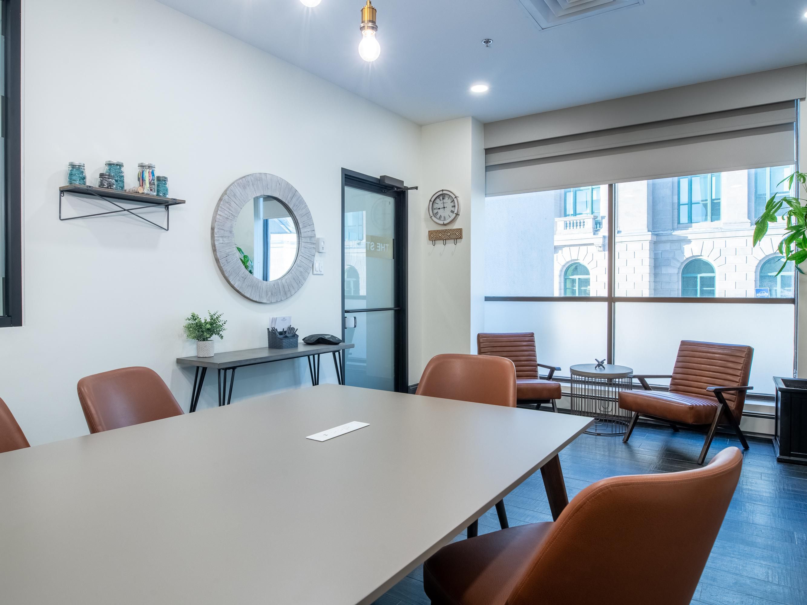 Elevate your next meeting at Crowne Plaza Moncton, where modern spaces blend with exceptional cuisine. From early morning brainstorming sessions to power lunches and elegant dinner conferences, we’ll help you create memorable experiences that leave a lasting impression. Whatever your agenda, we have everything you need to ensure its success!