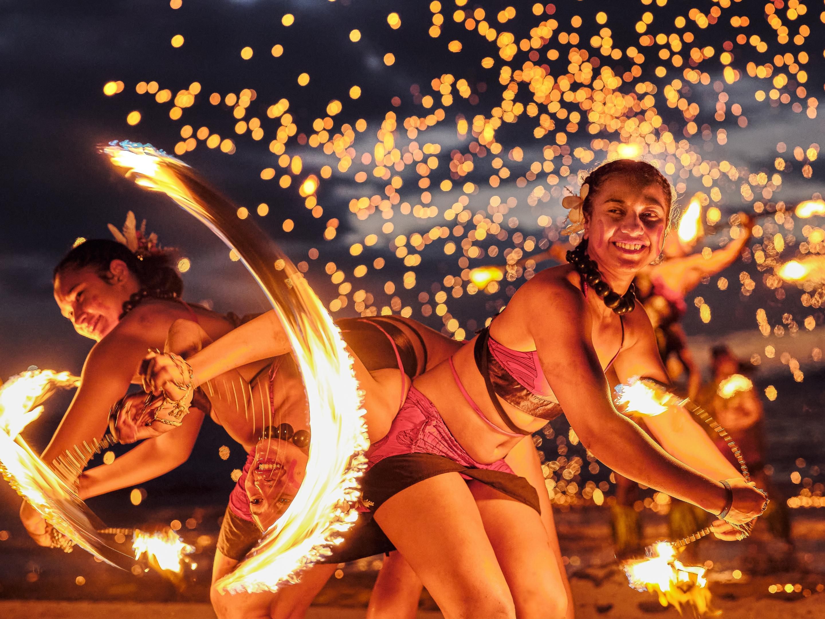 Step into a tropical holiday wonderland at Crowne Plaza Fiji Nadi Bay Resort & Spa, where the festive season comes alive in style. From sparkling decorations and seasonal feasts to signature cocktails by the beach, every moment is designed to delight.