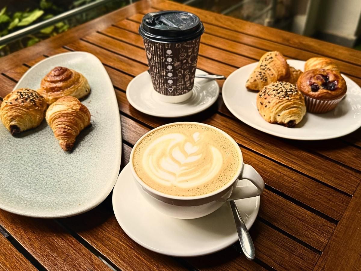 Aroma Coffee Shop is open 24 hours a day to keep you energized with a choice of freshly prepared meal options at any time of the day or night. Enjoy our popular Kenyan Coffee with well balanced, aromatic flavors combined with daily pastry offerings, or grab a hearty burger or wrap on the go.