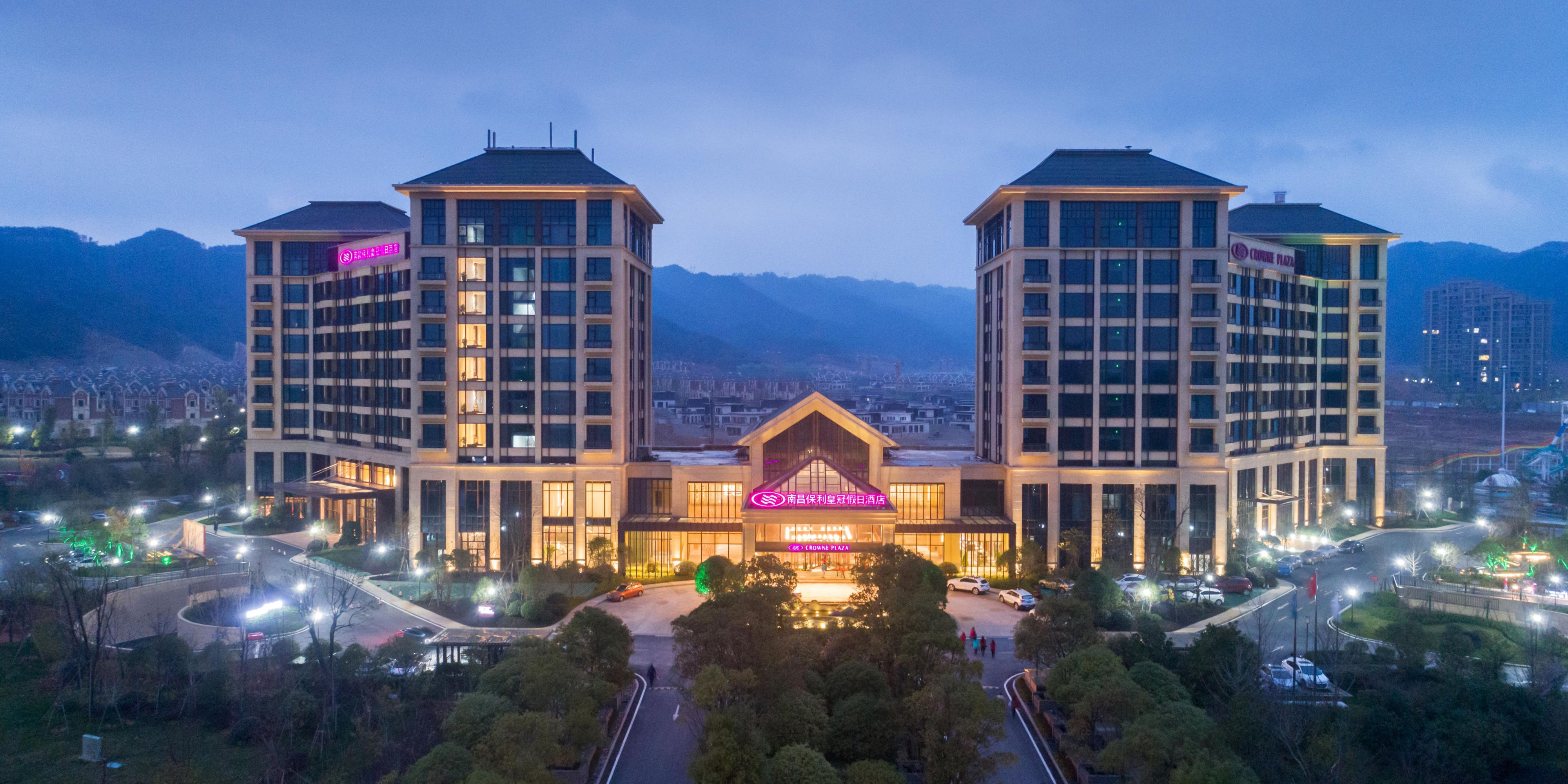 $hotelInfo.mediaDetails.welcomePhotos.primaryPhoto.caption}