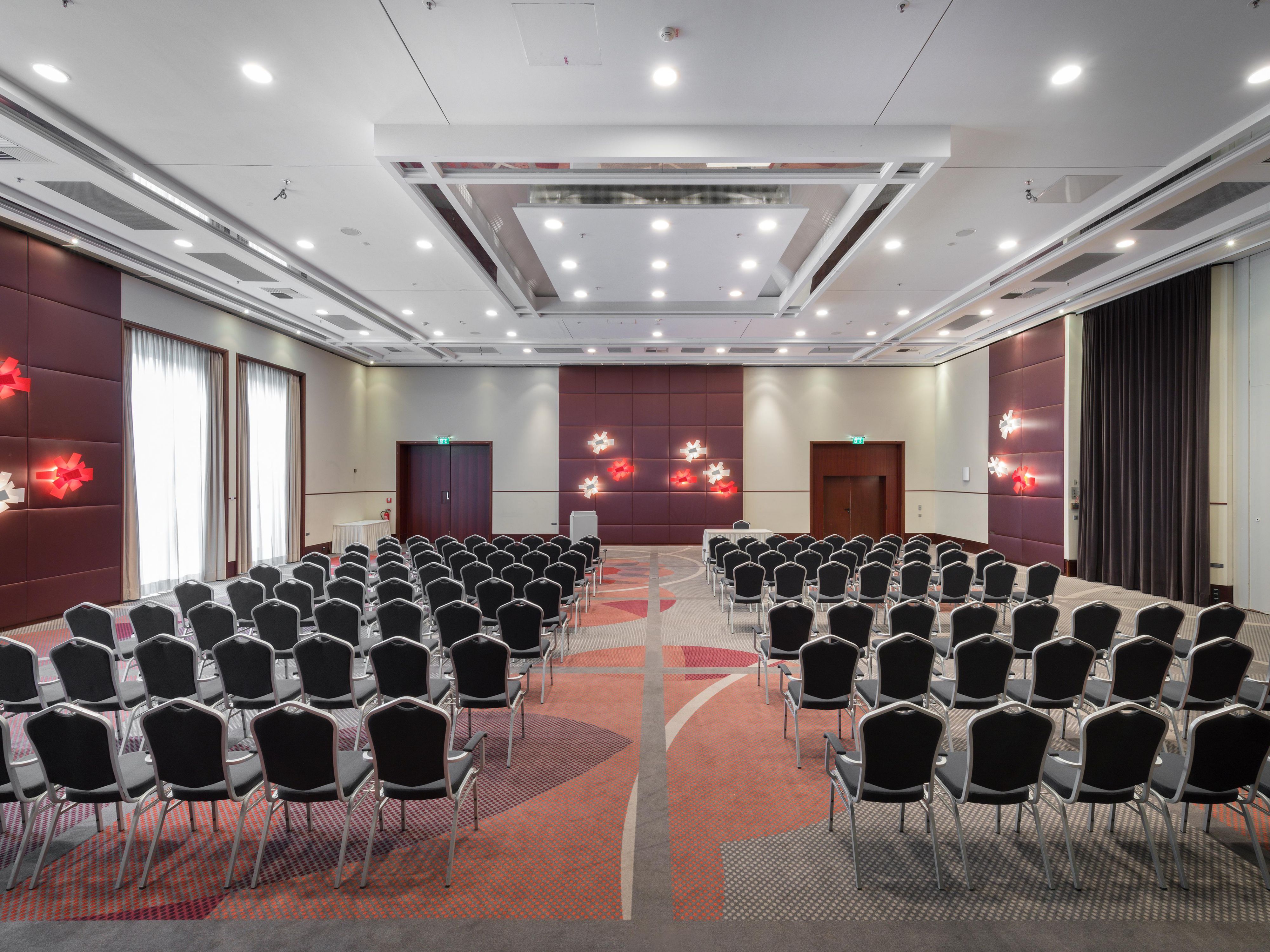 Our Crowne Plaza Hotel Düsseldorf Neuss is proud to have been awarded the rating "Very Good" as a Certified Business Hotel and Certified Conference Hotel. The awards recognize above all the fulfillment of many requirements of business travelers, especially around the topic of hotel conferences.