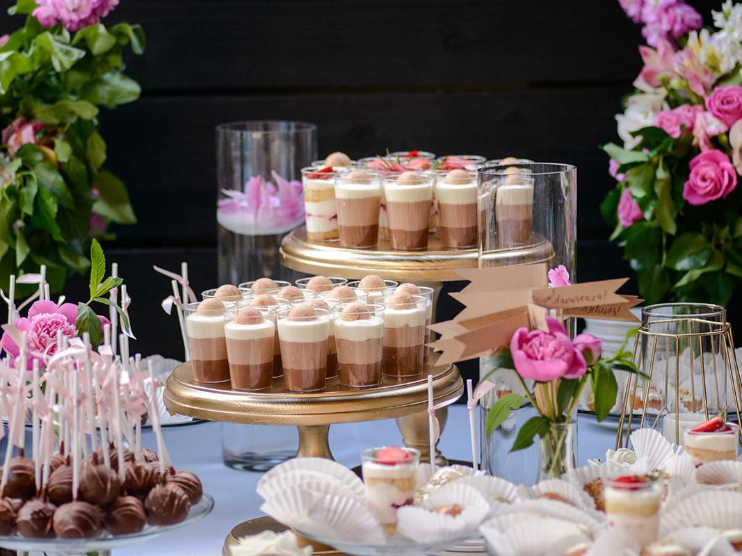 Long meetings and conference hours can be boring. But we have got a plan to break the monotony! Theme Breaks at Crowne Plaza Okhla are all about innovation, creativity, rejuvenation and novelty. From mixology sessions to mini spa, from a themed snack station to fitness breaks, we would love to curate exciting concepts for your attendees.