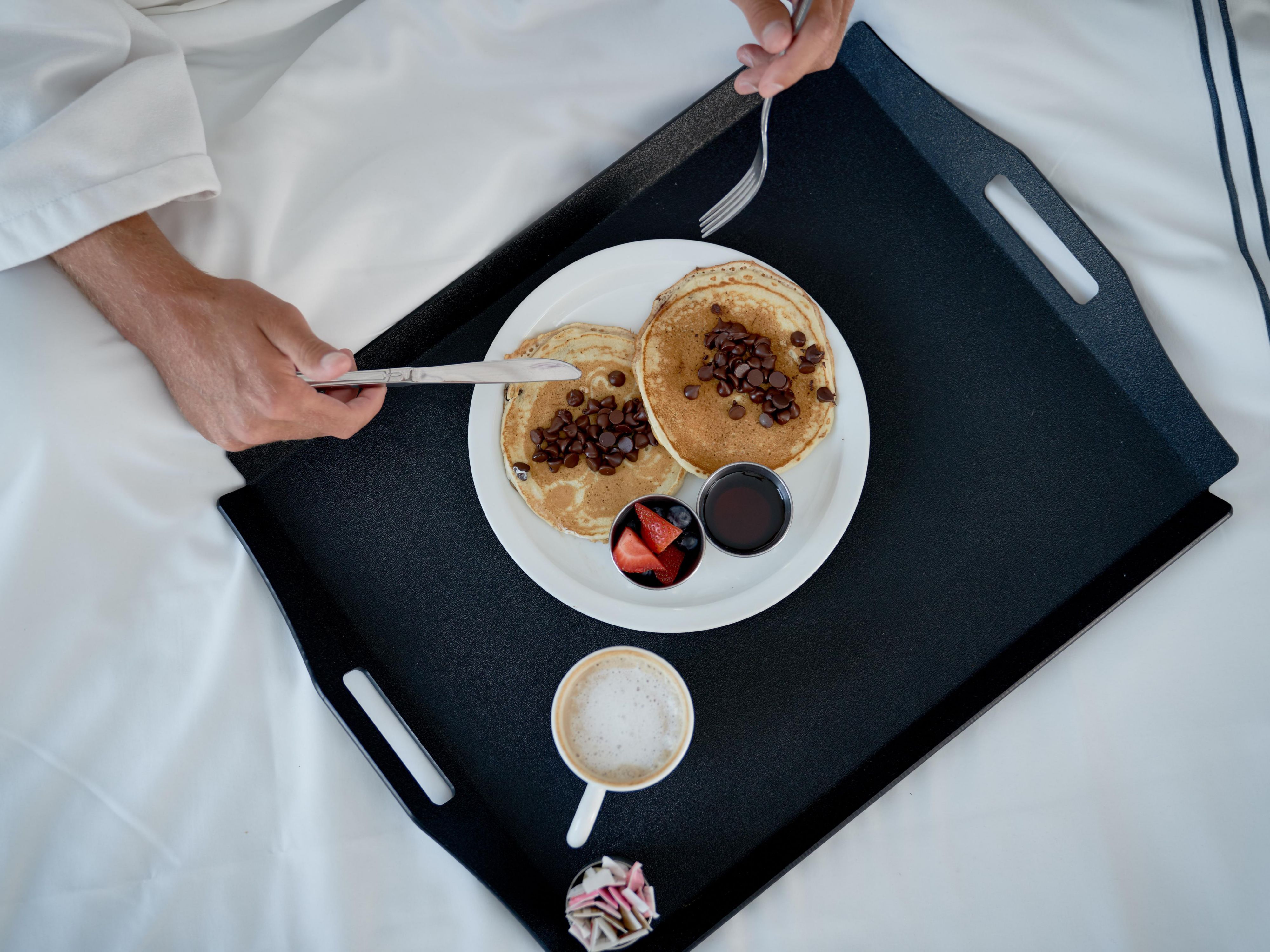 We bring you the bold flavors of Burgerology right to your door. Available daily from 7 AM to 10 PM, our in-room dining service lets you indulge in everything from gourmet burgers to hearty breakfast favorites. Whether you're winding down after a long day or starting your morning slow, you can enjoy delicious food delivered straight to your room.