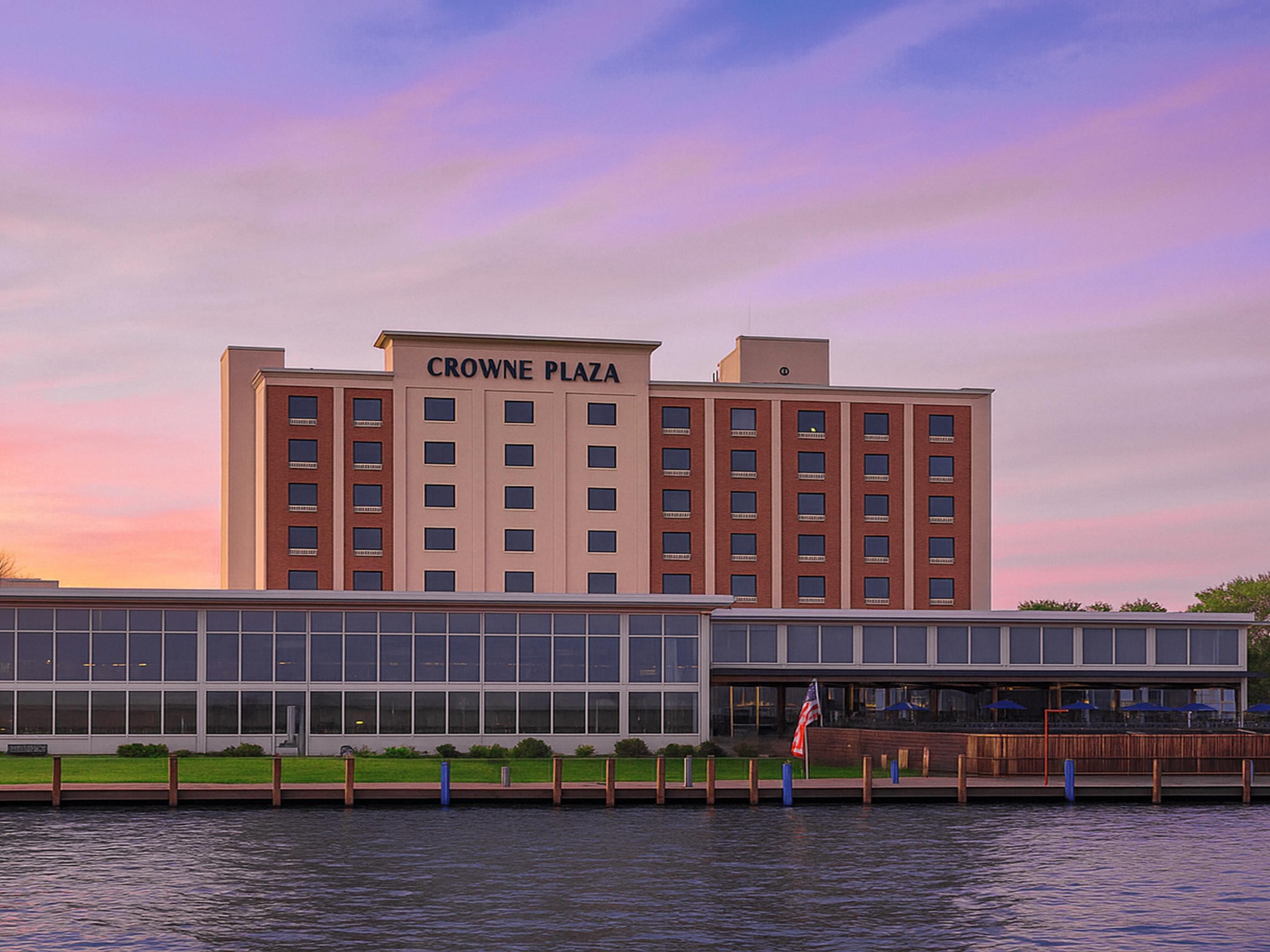 Evenings shine brighter along the Niagara River