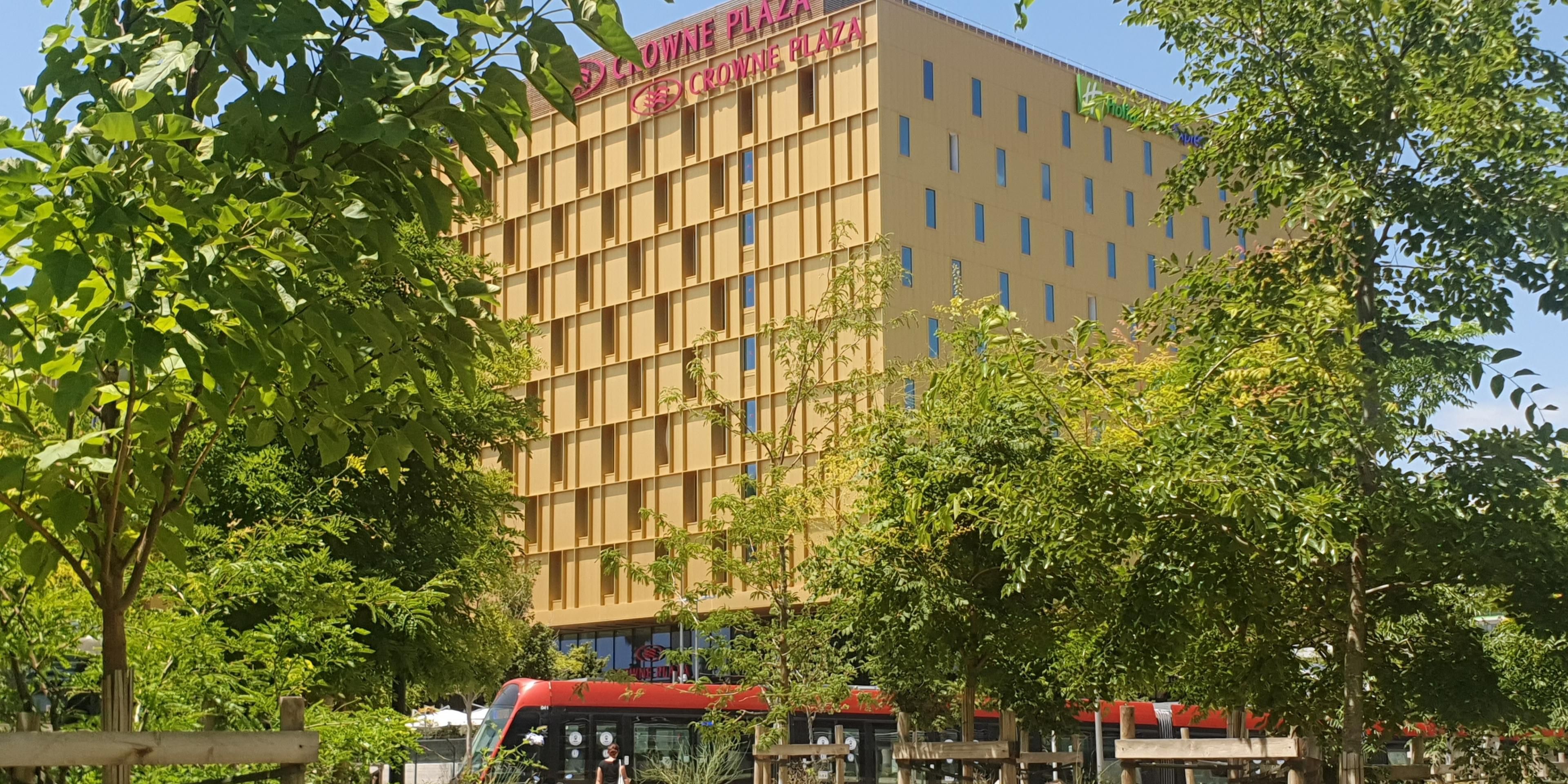 $hotelInfo.mediaDetails.welcomePhotos.primaryPhoto.caption}