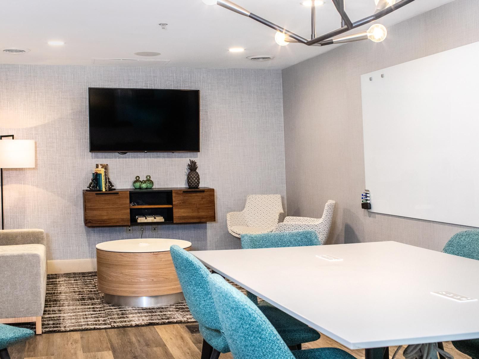 Connect to a comfortable yet refined meeting space suitable for a maximum of six guests. This room is equipped with a whiteboard and seamless TV connectivity to fulfill your business needs.