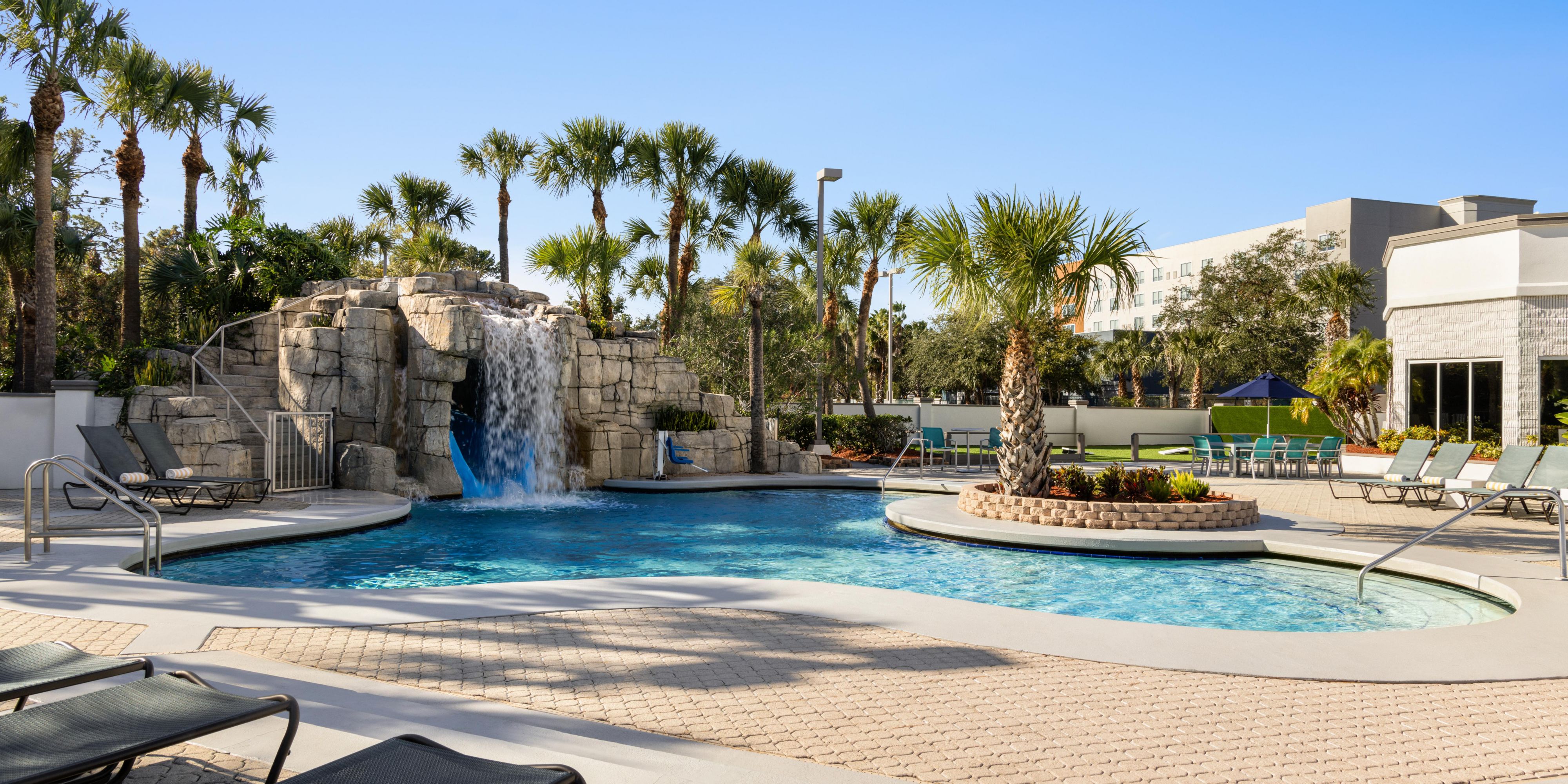 $hotelInfo.mediaDetails.welcomePhotos.primaryPhoto.caption}