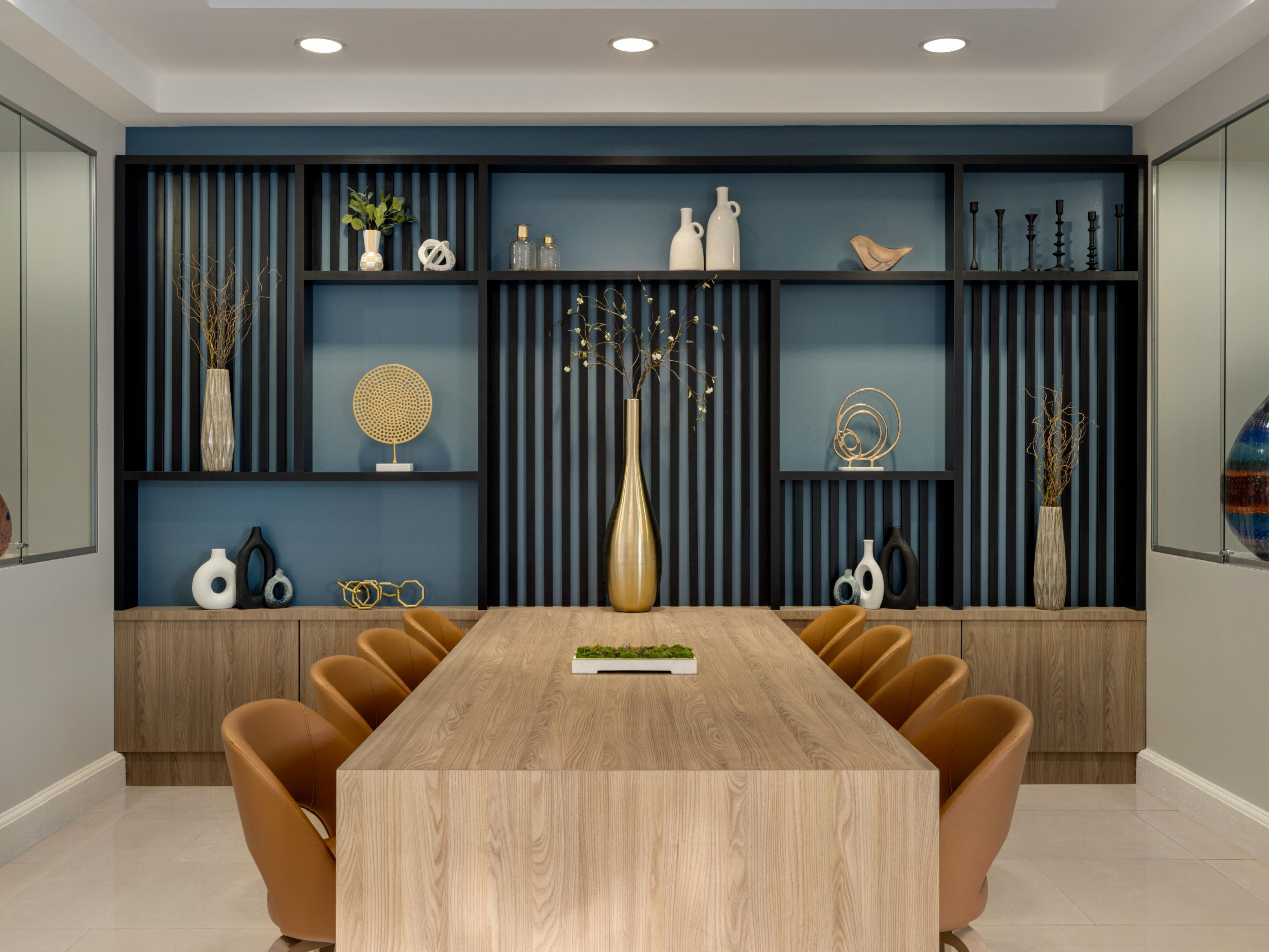 Whether you're catching up on work emails, sharing your vacation moments with loved ones, or simply browsing the web, stay effortlessly connected with complimentary Wi-Fi throughout the hotel. Access essential information and plan your Orlando adventures with ease. Our complimentary Wi-Fi enhances your stay at our hotel in downtown Orlando.