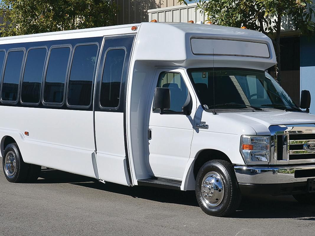 Experience stress-free travel at our Lake Buena Vista hotel with shuttle service to Orlando theme parks. Hop on board and discover the enchantment of the four Walt Disney World® theme parks. Your magical adventure begins here!