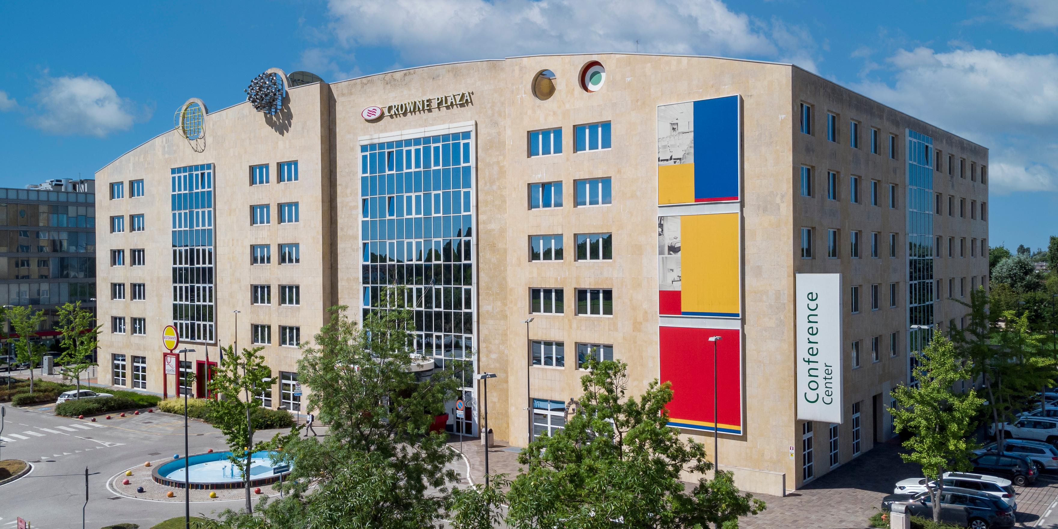 $hotelInfo.mediaDetails.welcomePhotos.primaryPhoto.caption}