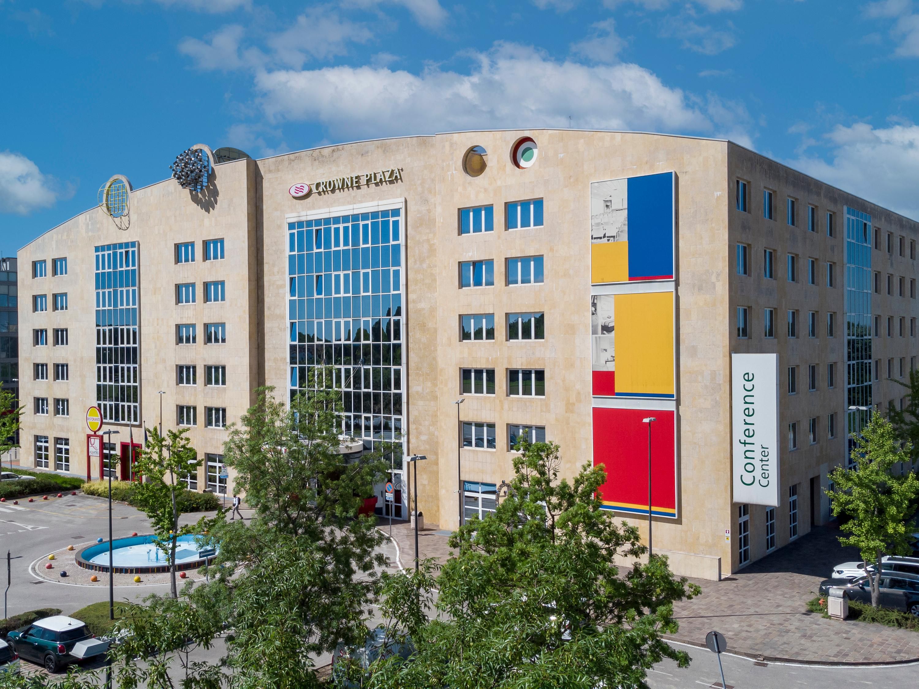 Welcome to the Crowne Plaza Padova located near A4 motorway