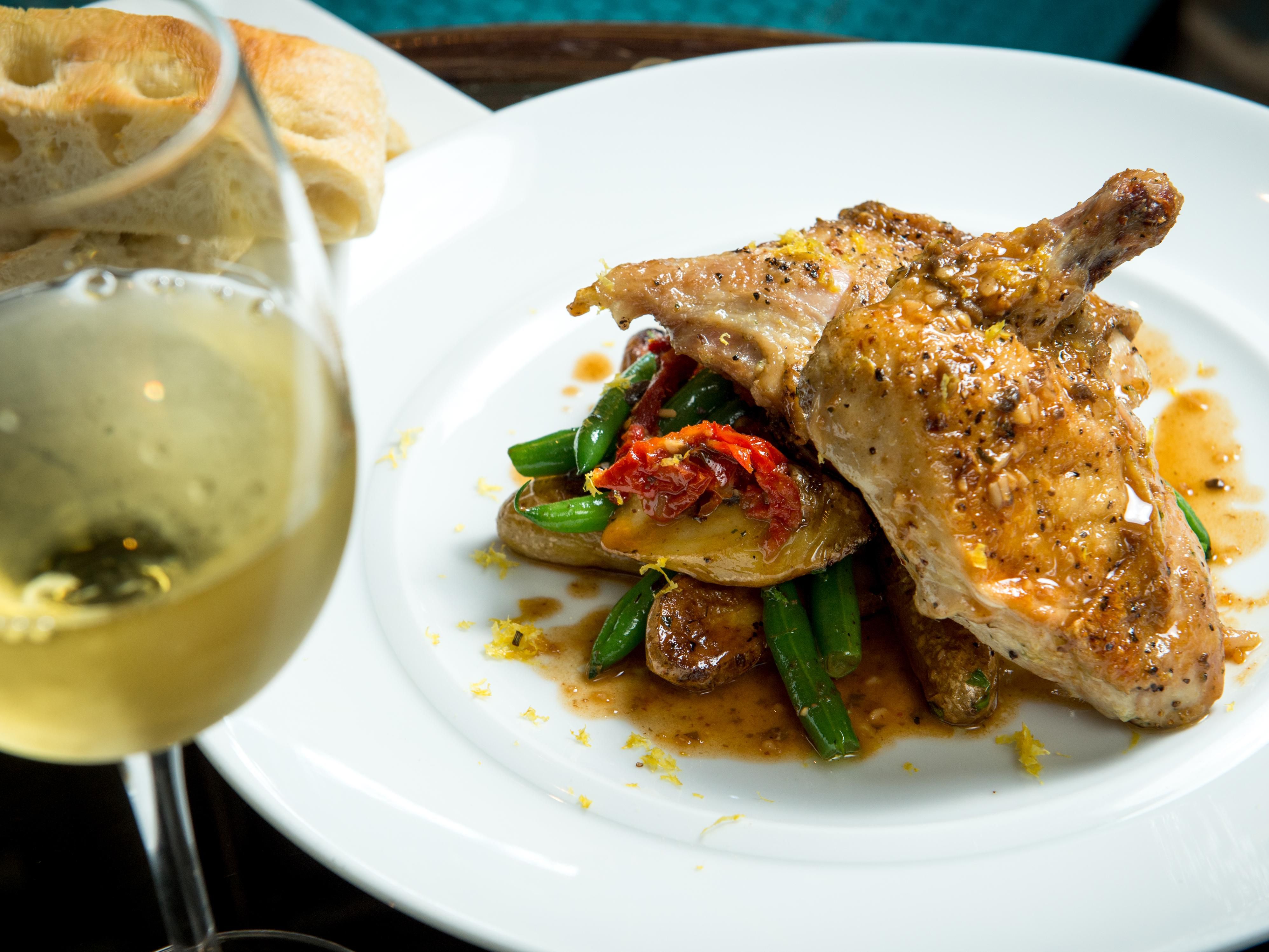 We invite you to eat and drink at Cabana Cove, our on-site restaurant, available daily for breakfast and in the evening for dinner. Enjoy outdoor patio dining with fire pits, a full breakfast buffet with fresh coffee, or relax after a long day with drinks, good company, and snacks in our lounge.