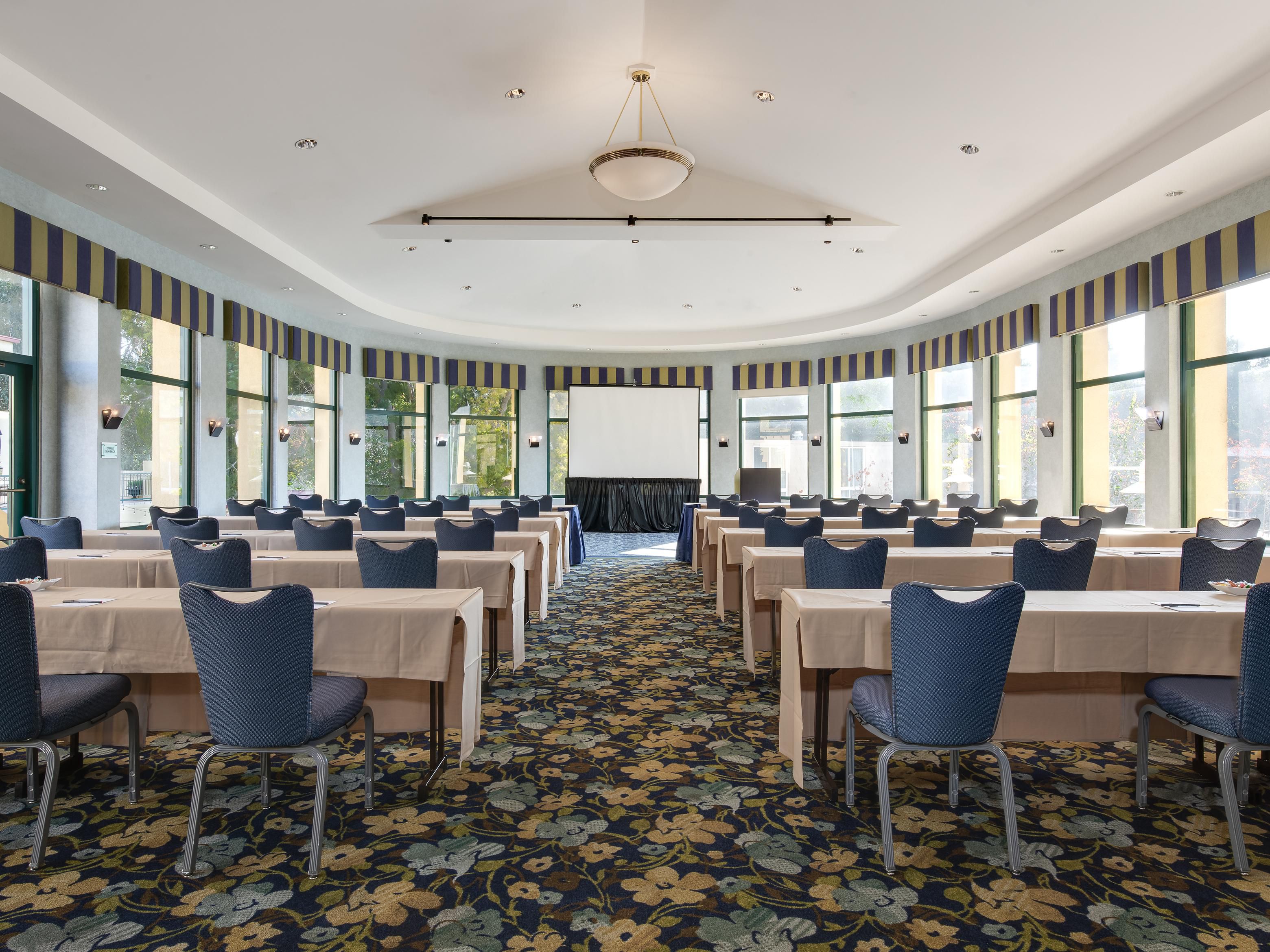 Offering 15 meeting and event spaces, plus three outdoor venues, we have the perfect venue for your next gathering. We offer spacious floor plans with the largest ballroom in Palo Alto, small locations for intimate gatherings, beautiful outdoor areas, professional safe staff, and creative food service.