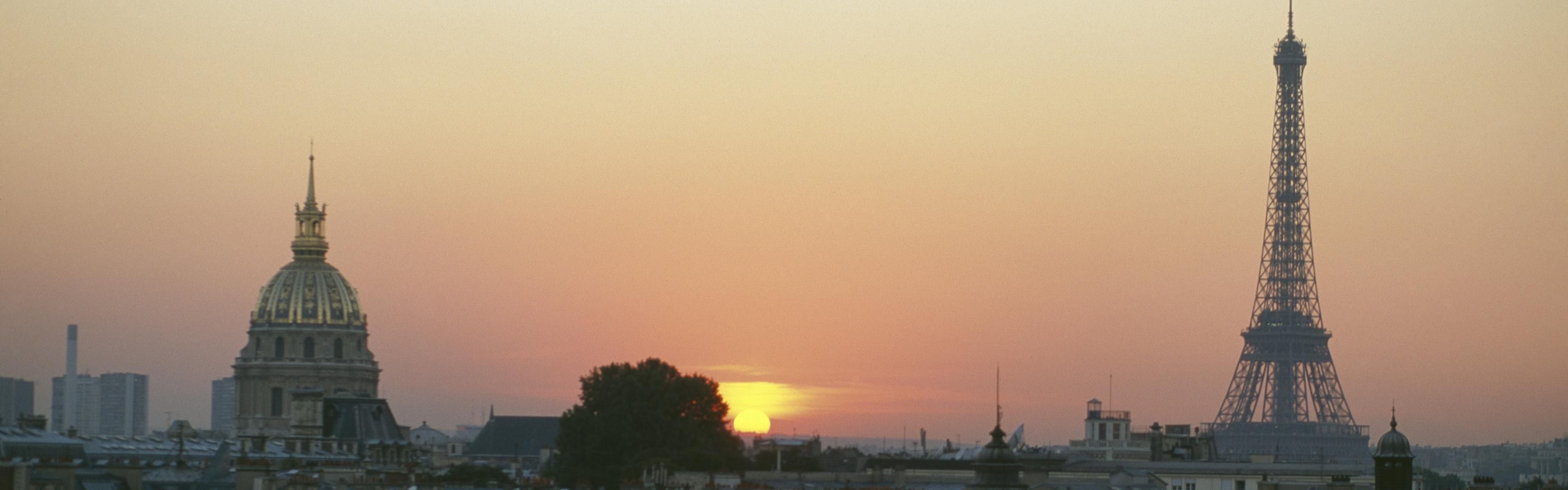 Sunset in Paris  © Atout France / Franck