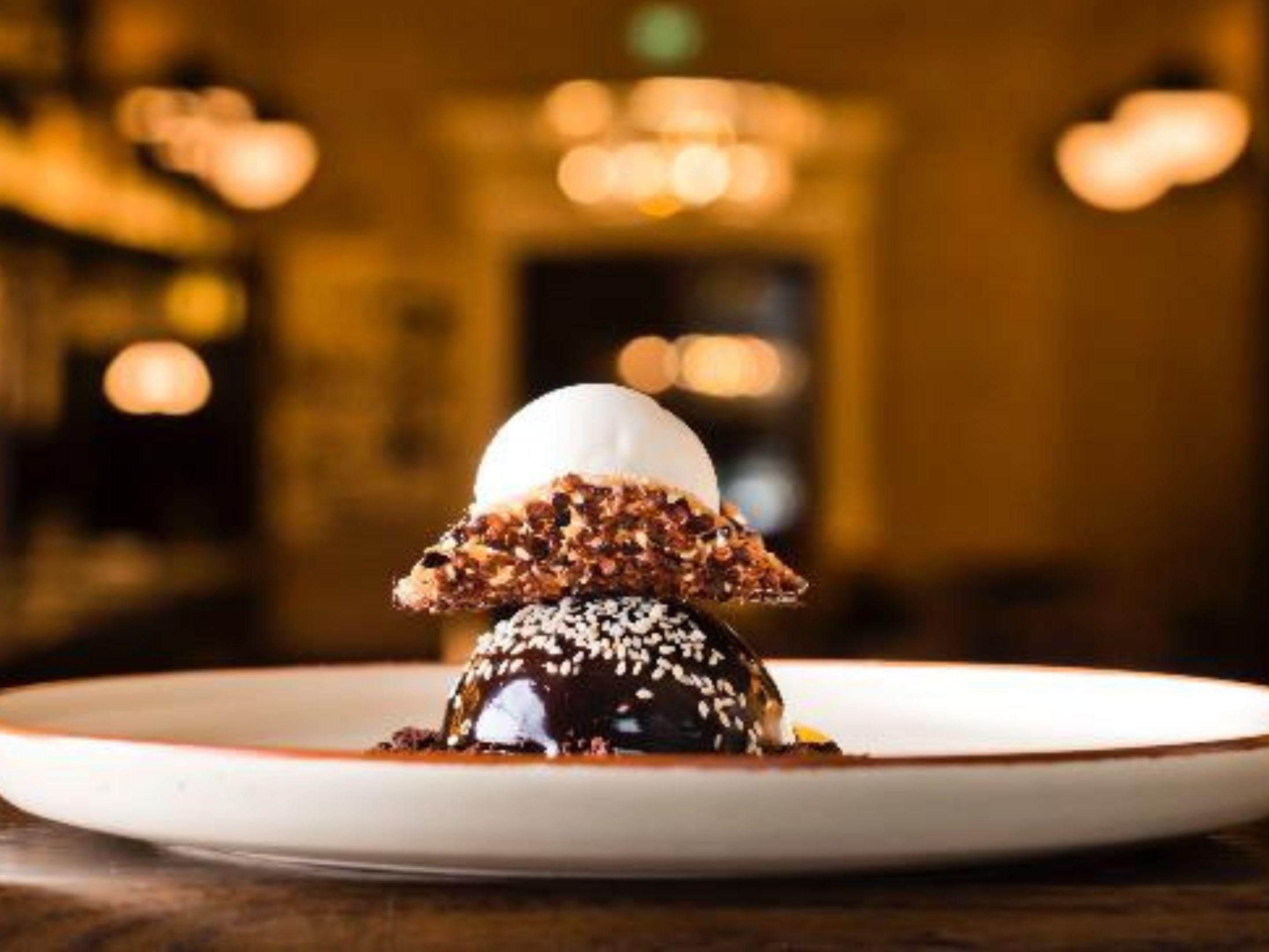 Enjoy a stress-free and indulgent getaway with our breathtaking panoramic view of Penang Island. Perfect for couples and families, wake up to a sumptuous breakfast buffet, featuring local and international favourites, from Malaysia’s beloved Nasi Lemak to a delightful selection of baked goods.