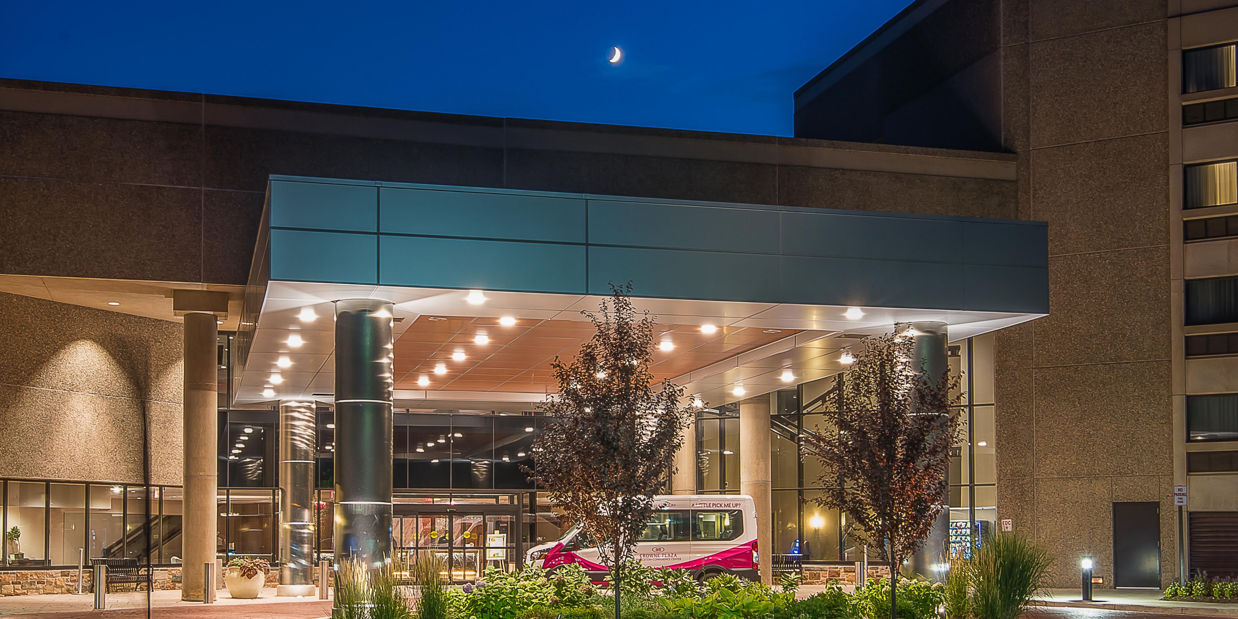 $hotelInfo.mediaDetails.welcomePhotos.primaryPhoto.caption}