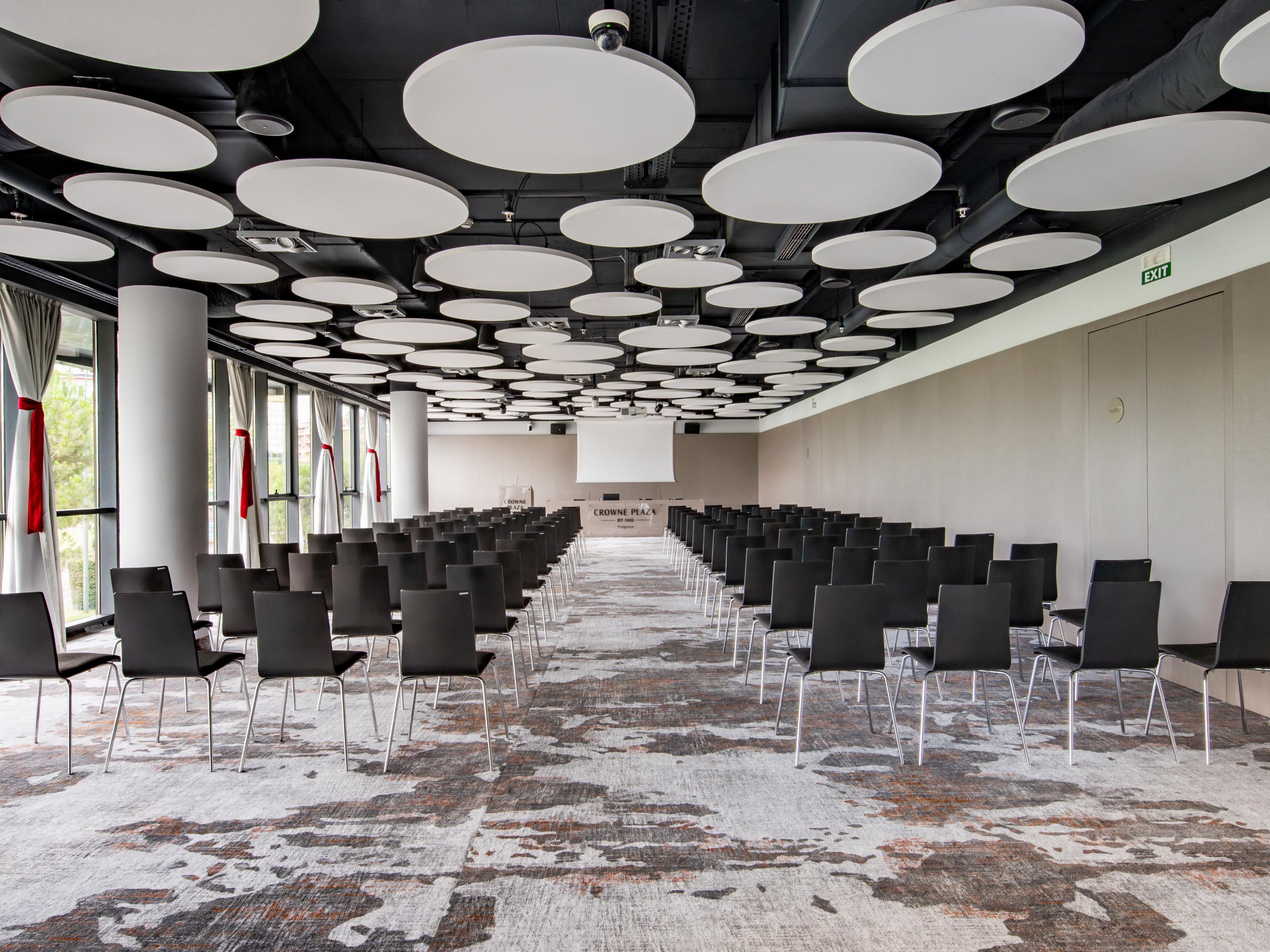 Plan smarter events at Crowne Plaza Podgorica with IHG’s Meeting for Good program. From plastic-free water service to energy-saving setups and waste-conscious dining, every detail is designed to support more sustainable, responsible meetings — without compromising quality.