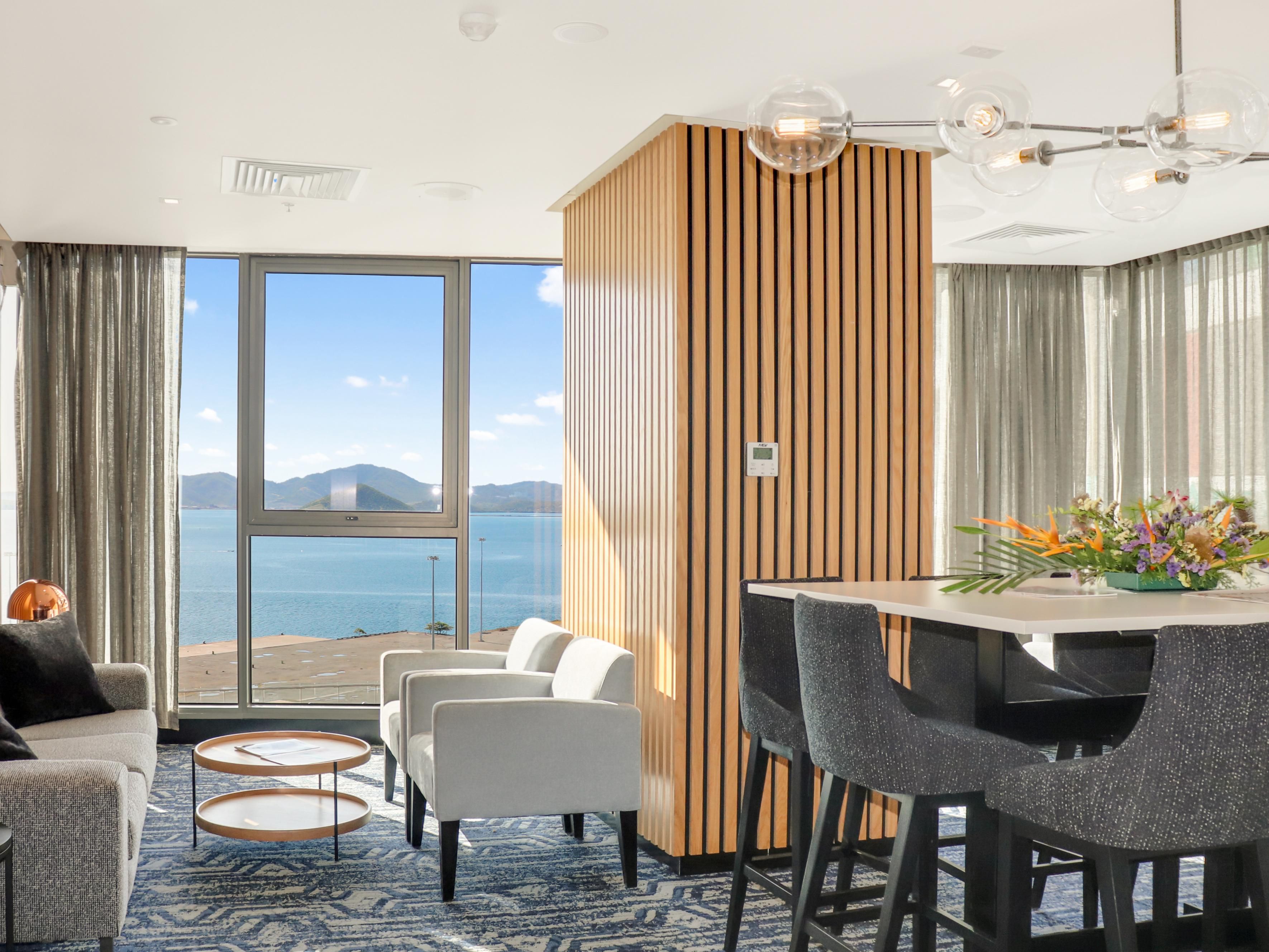 Relax in style at our indoor guest lounge on level 1 or the outdoor lounge with BBQ facility on level 9. Both lounges are open 24/7, offering stunning views of Fairfax Harbor. Enjoy accessible Wi-Fi and modern, comfortable furnishings in the indoor lounge or take advantage of the fresh air and outdoor amenities on level 9. Create your own space.