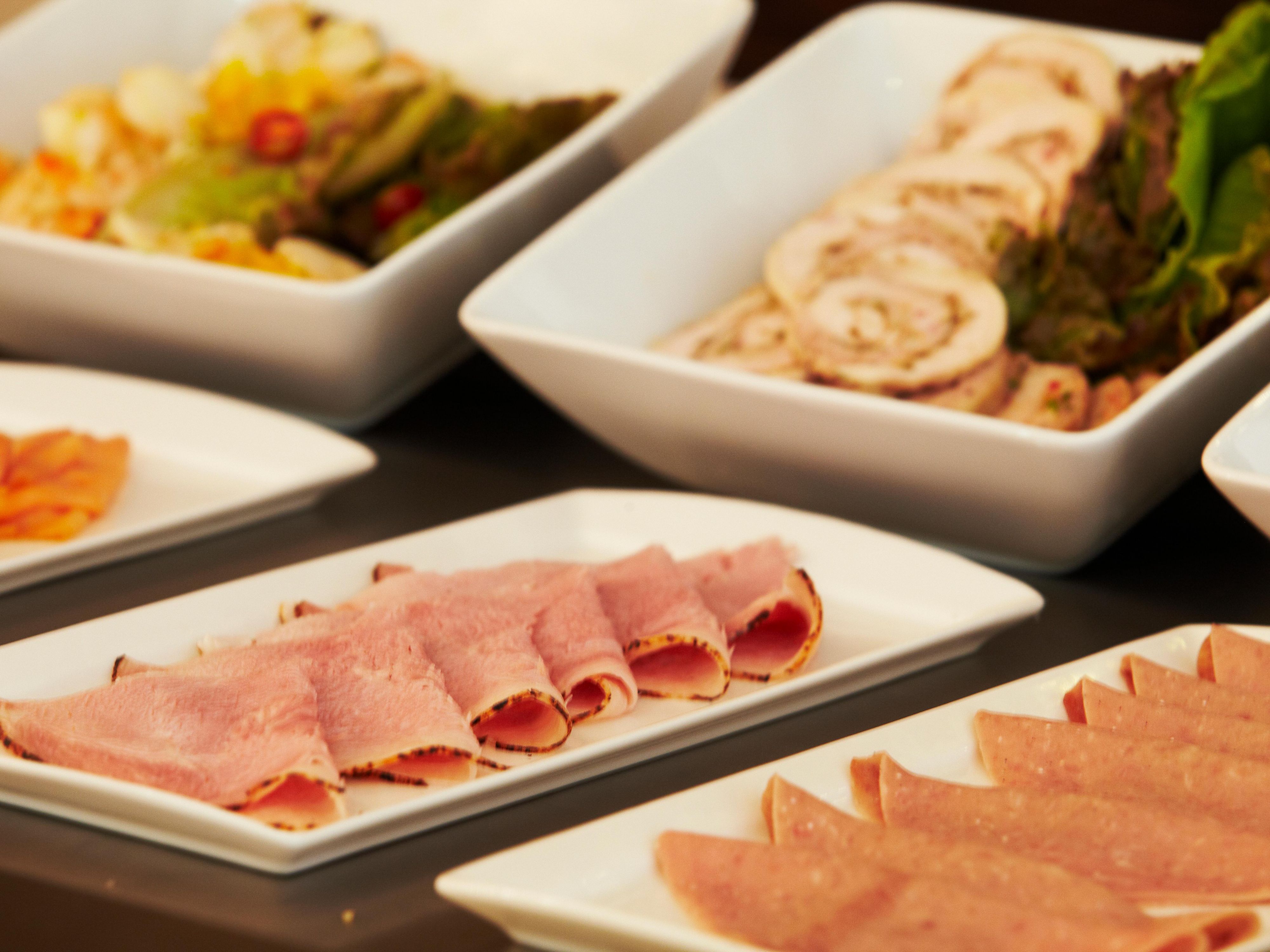 Why should every Sunday be the same! Enjoy our eclectic Sunday Brunches featuring a variety of regional themes every Sunday. Savour a variety of multi-cuisine fare at Mosaic with family and friends.