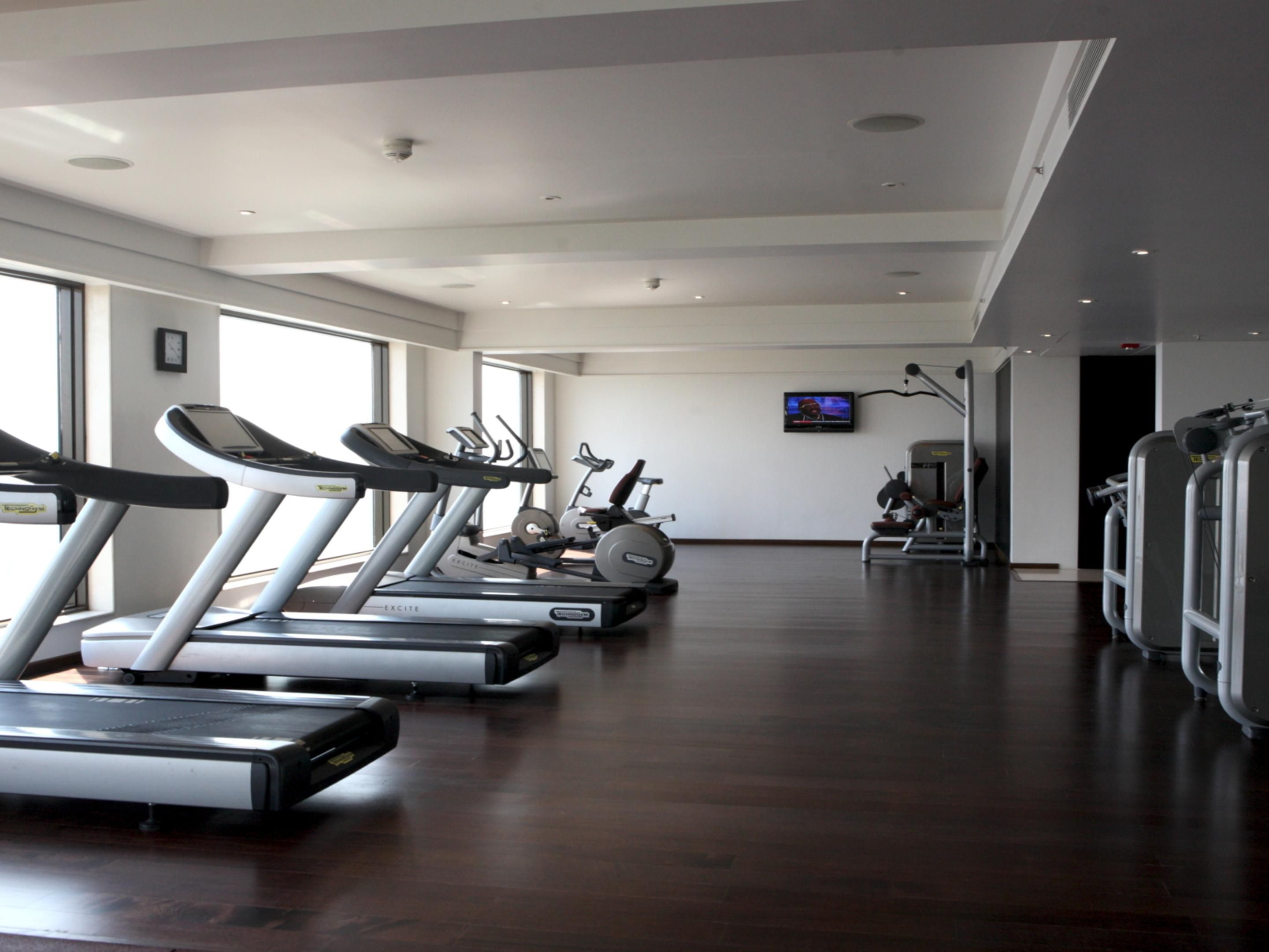 We get it. The right workout—right when you want it—helps you stay focused, energized and on top of your game. So, recharge and feel ready for anything with our fully equipped fitness centre and wellness options.