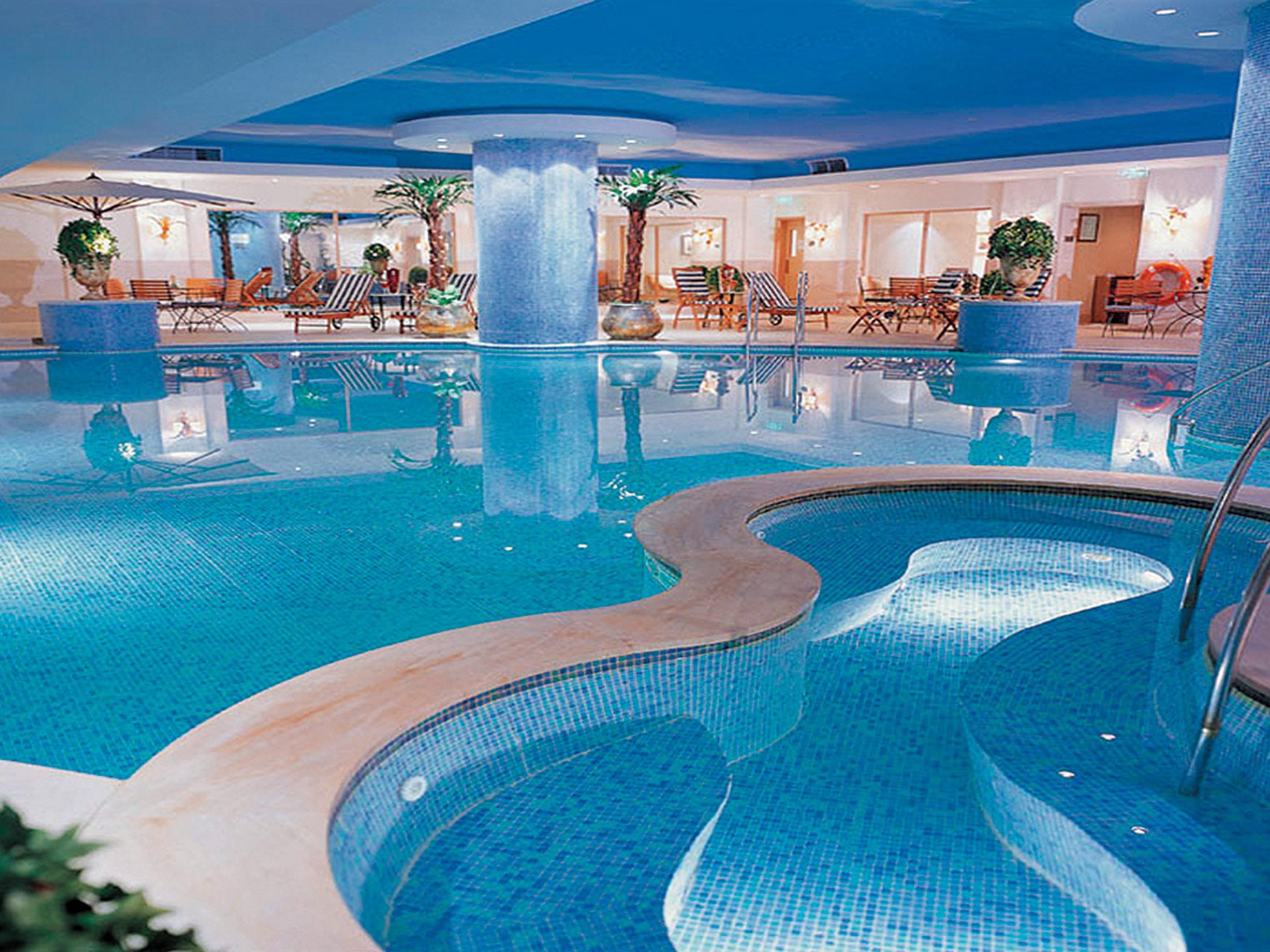 Crowne Plaza Qingdao features an array of health-oriented leisure options , including a fully-equipped Gym , Heated Indoor Swimming Pool , Bowling Alley , Massage and Beauty Salon.