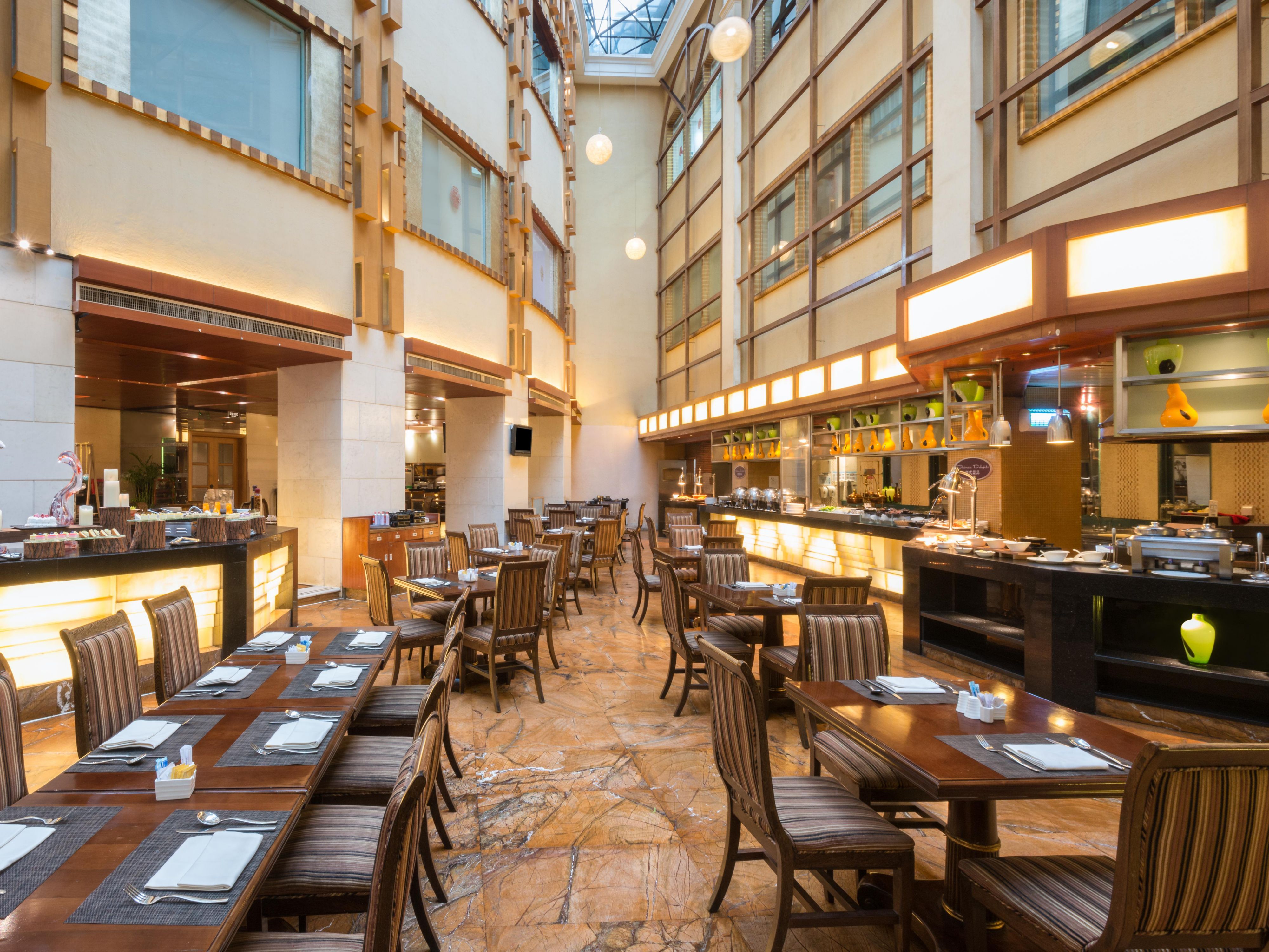 Featuring a buffet and a la carte options with 5 interactive open kitchens, Cafe Asia offers a fine fusion international cuisines.