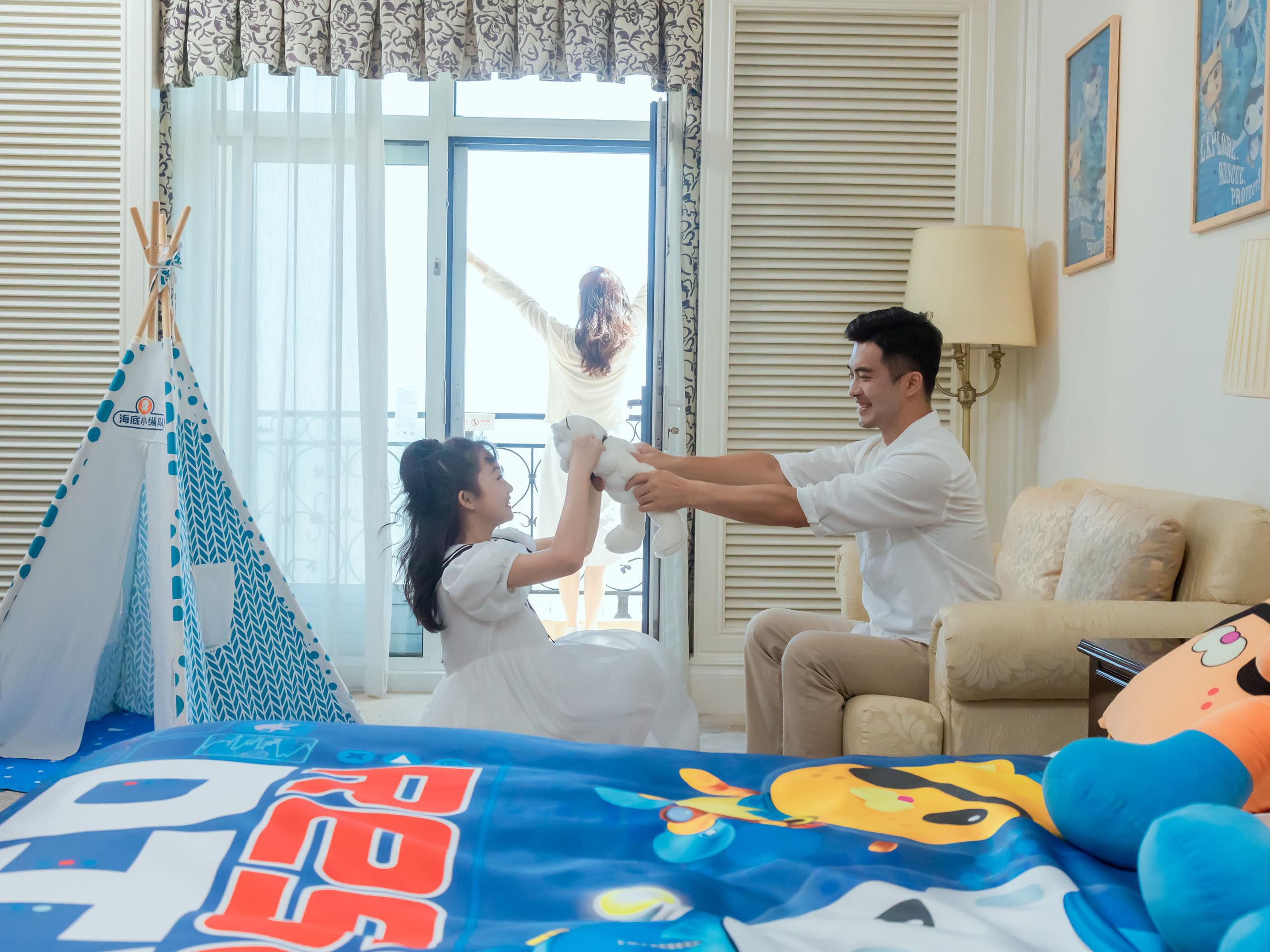 With a total of 38 kids theme rooms and suites in different styles, such as Pigman, Undersea Small Column, Cuunio, Aviation, Castle Prince & Princess, etc., the lovely room design makes children linger, let the melody of love play here, and let the happy parent-child time stop here.