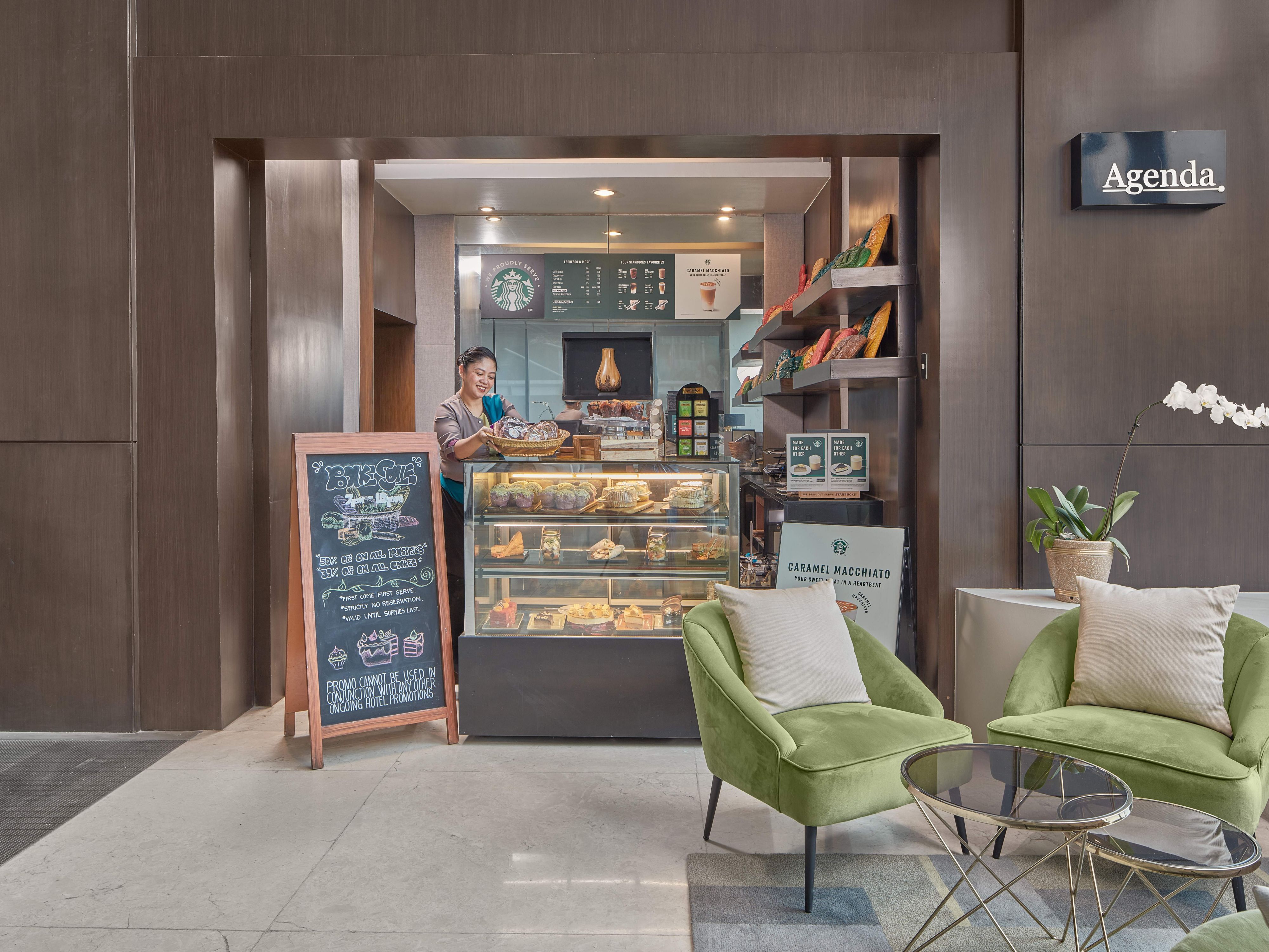 Agenda offers gourmet grab and go food like sandwiches, cakes, pastries and pralines, all freshly made for our guests. It also offers premium coffees and beverages along with a casual lounge atmosphere ideal for meetings and light snacks.