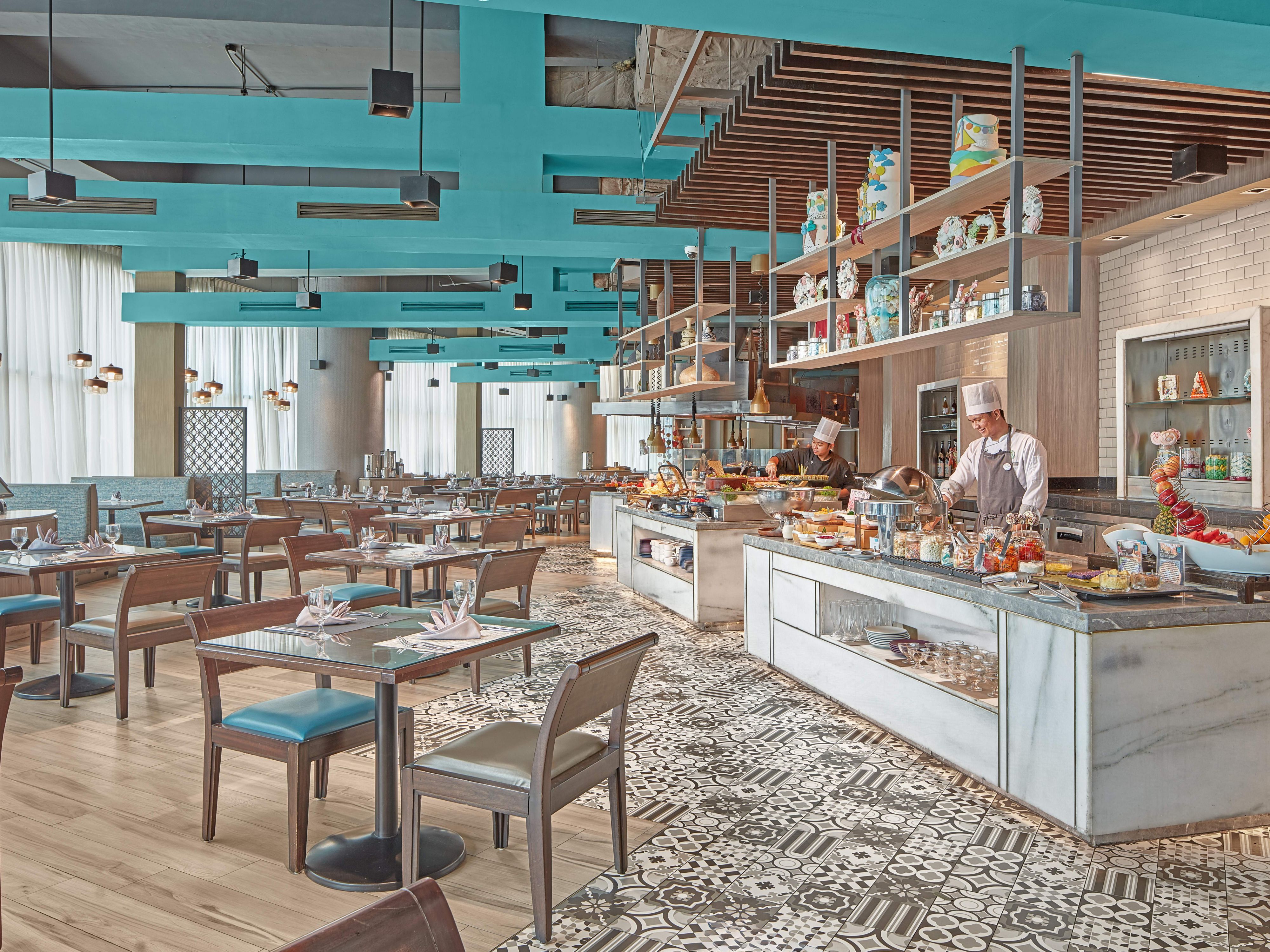 Settle into Seven Corners for a buffet that spans cuisines and cravings. Each of the seven food corners offers a flavourful pick - Pasta, Salad, Japanese, Indian, Asian, Western, and dessert. Browse through our à la carte menu and dine-in options, and enjoy the ease of in-room dining or relax with a curated wine pairing.