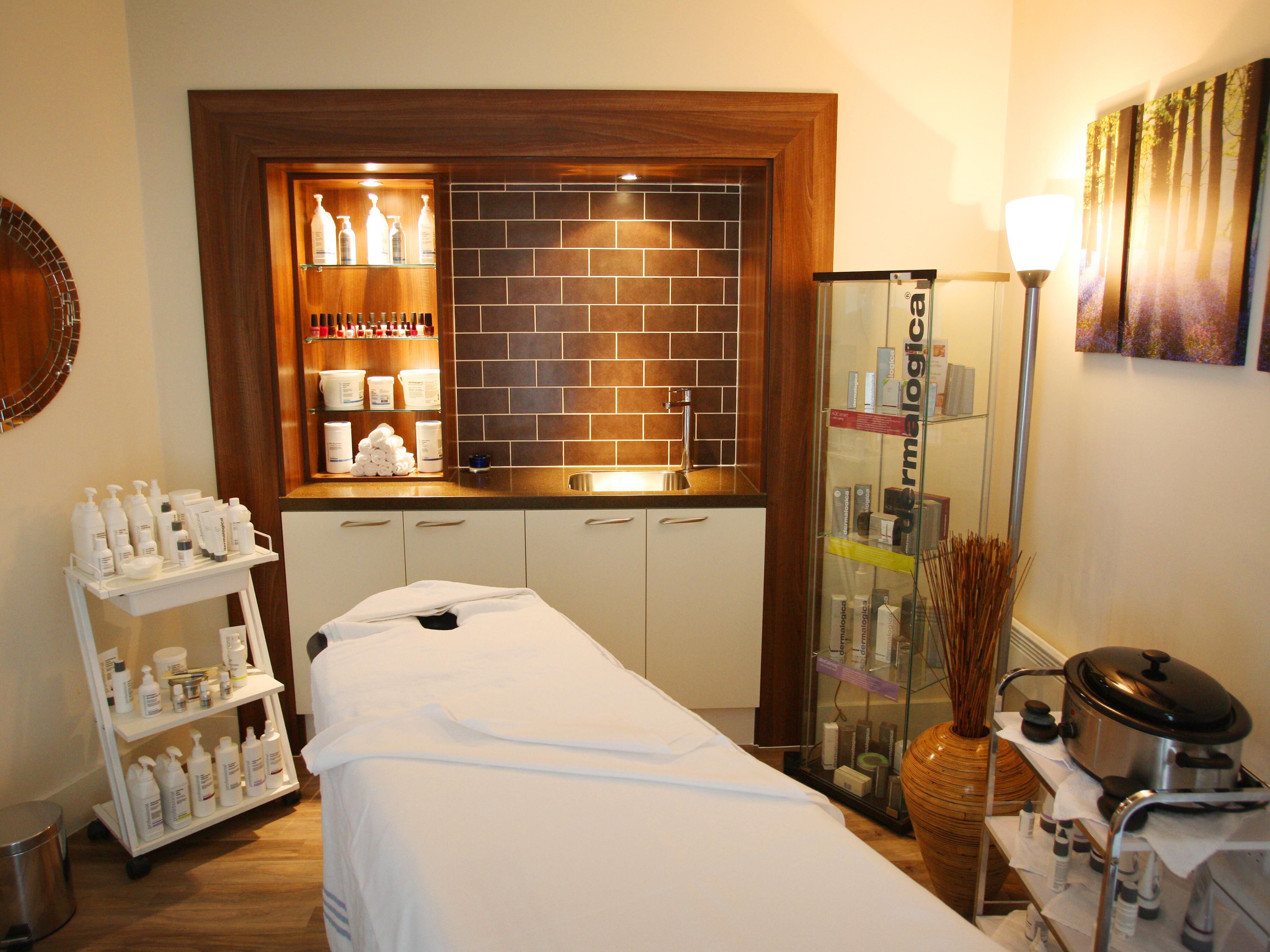Relax and rejuvenate with a luxurious spa experience at Esprit Wellness & Spa in Reading. Treat yourself to a range of revitalizing treatments, from calming massages to refreshing facials, all crafted to restore and refresh. Surround yourself with peaceful tranquility and expert care, offering the perfect escape for ultimate wellness and relaxation