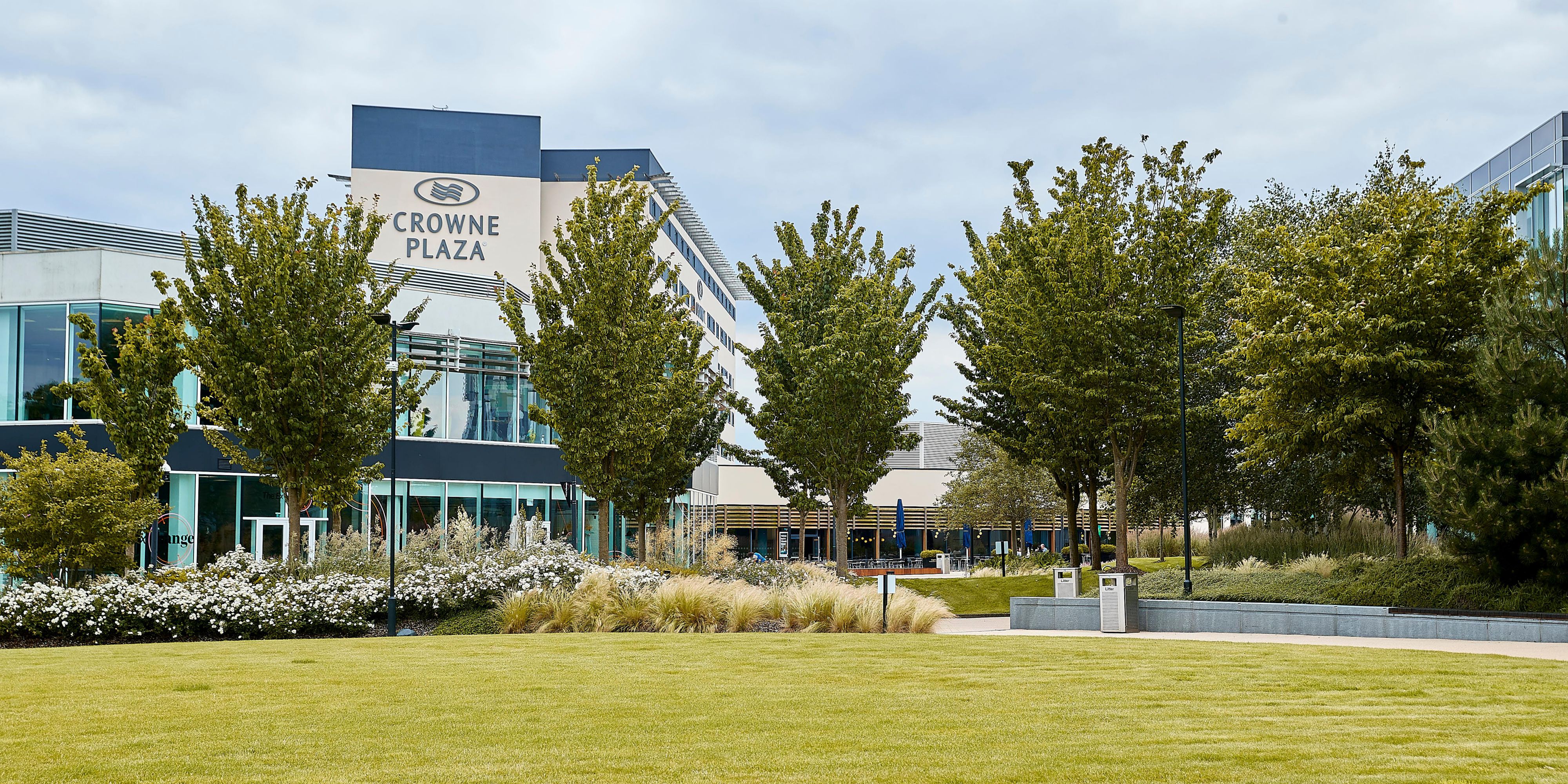 $hotelInfo.mediaDetails.welcomePhotos.primaryPhoto.caption}