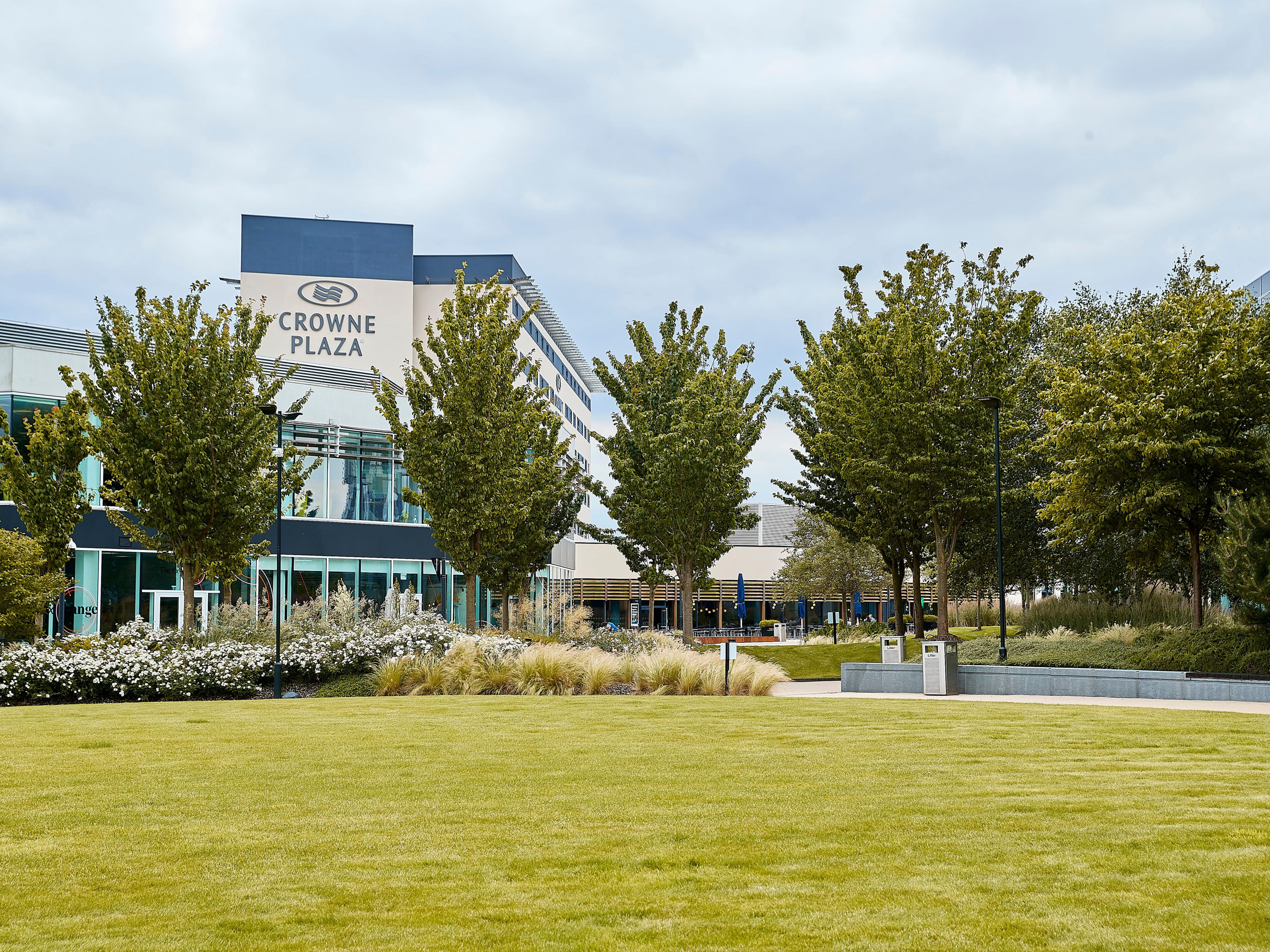 Crowne Plaza Reading East adjacent to Winnersh Film Studios 