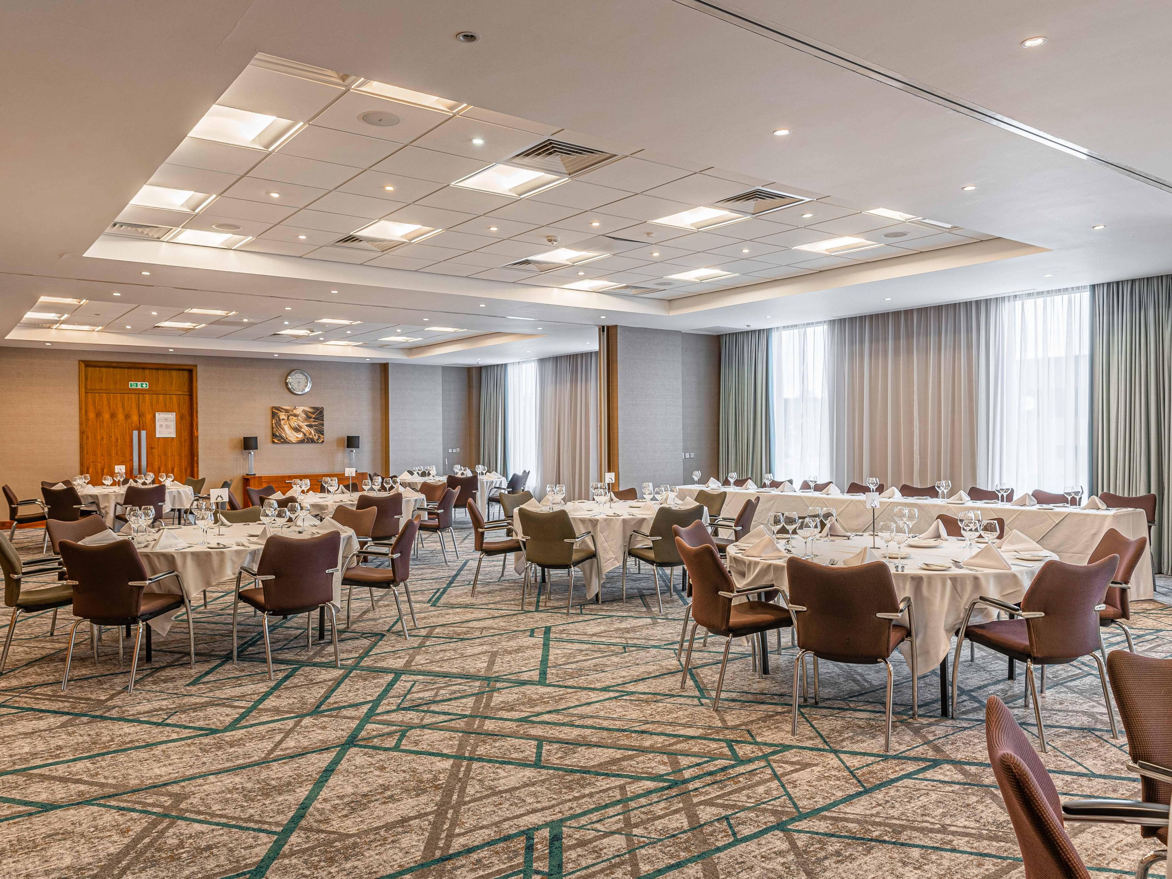 The Crowne Plaza Reading East offers 8 versatile function rooms perfect for private dining events in Reading. Whether you are hosting an intimate gathering or a larger celebration, each room provides a sophisticated atmosphere with flexible seating, modern amenities, and personalized service. 