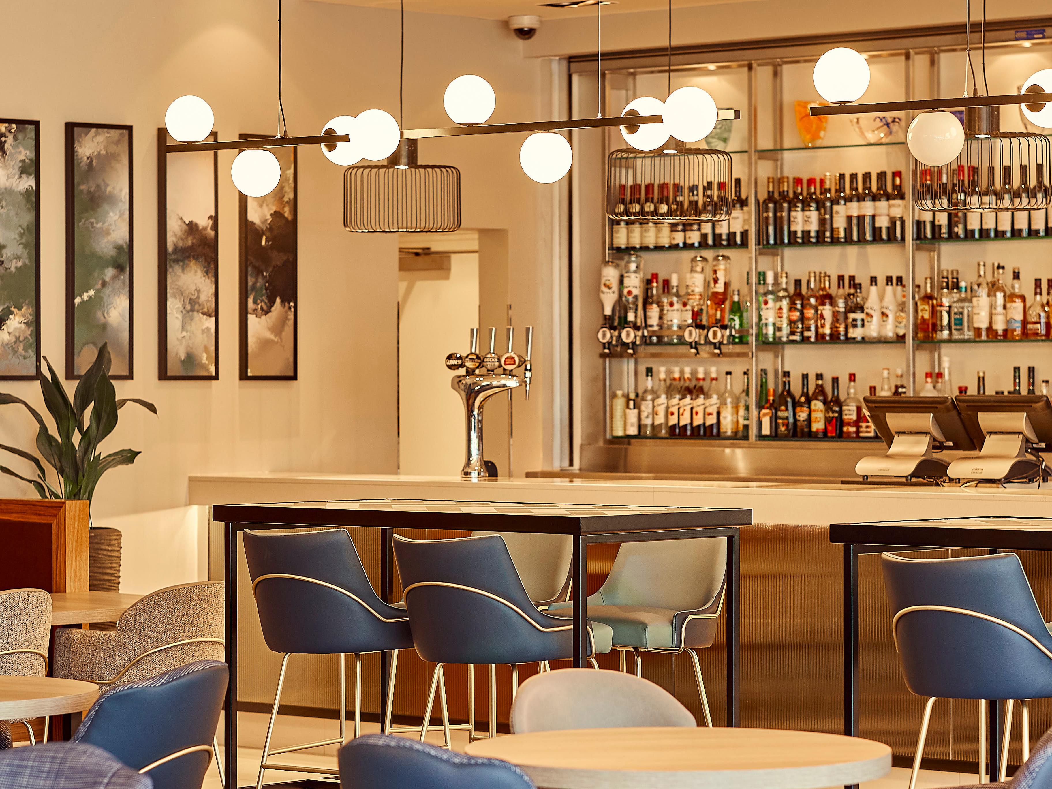 Experience the art of mixology at Monty Bar & Lounge at Reading, where expert bartenders craft unique and creative cocktails just for you. From classic favourites to innovative creations, each drink is made with the finest ingredients and flair. Enjoy a vibrant, unforgettable cocktail experience in a stylish, lively setting.