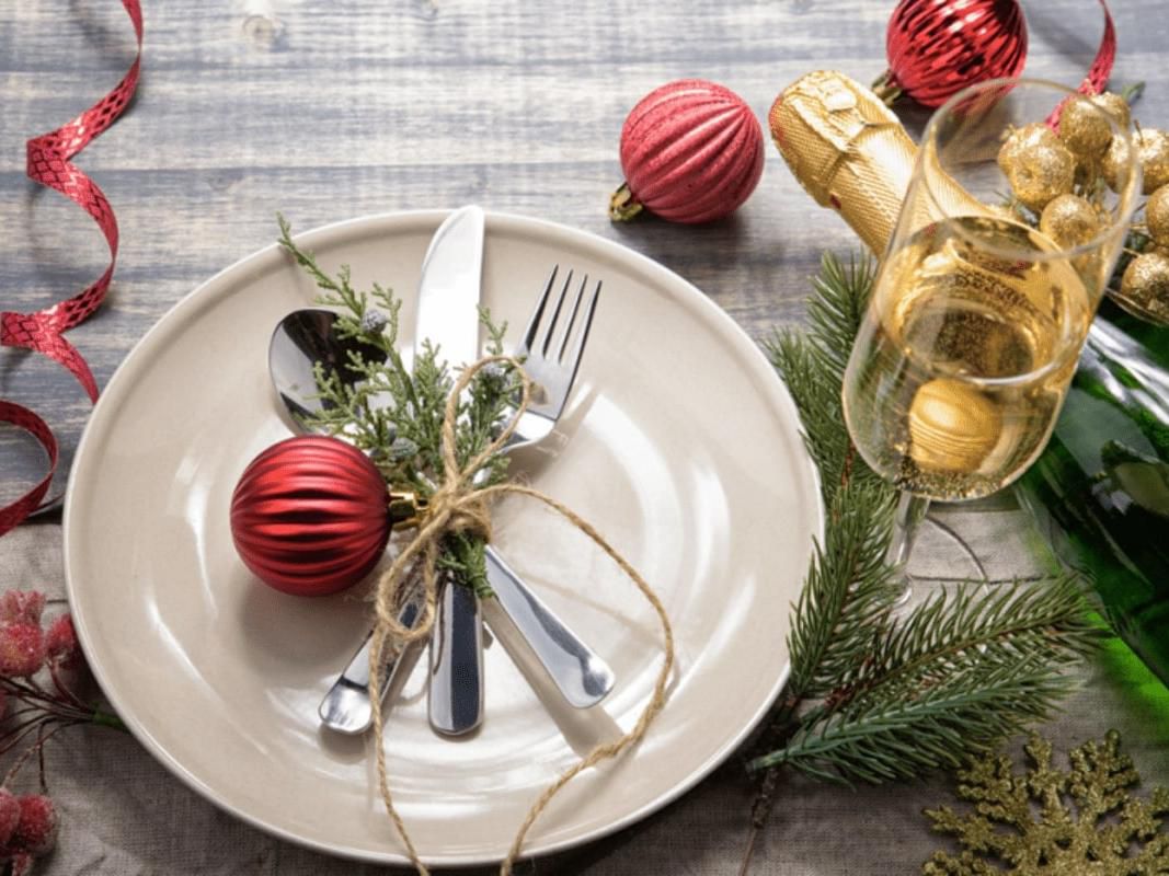 Experience the festive magic at Crowne Plaza Reading, Berkshire! Enjoy Christmas lunches or dinners at the 2 AA Rosette Caprice Restaurant, fun-filled 'Join a Party' nights, private celebrations, Christmas Day lunch, and a glamorous New Year's Eve Gala Ball. Let us make your festive season sparkle with unforgettable moments!