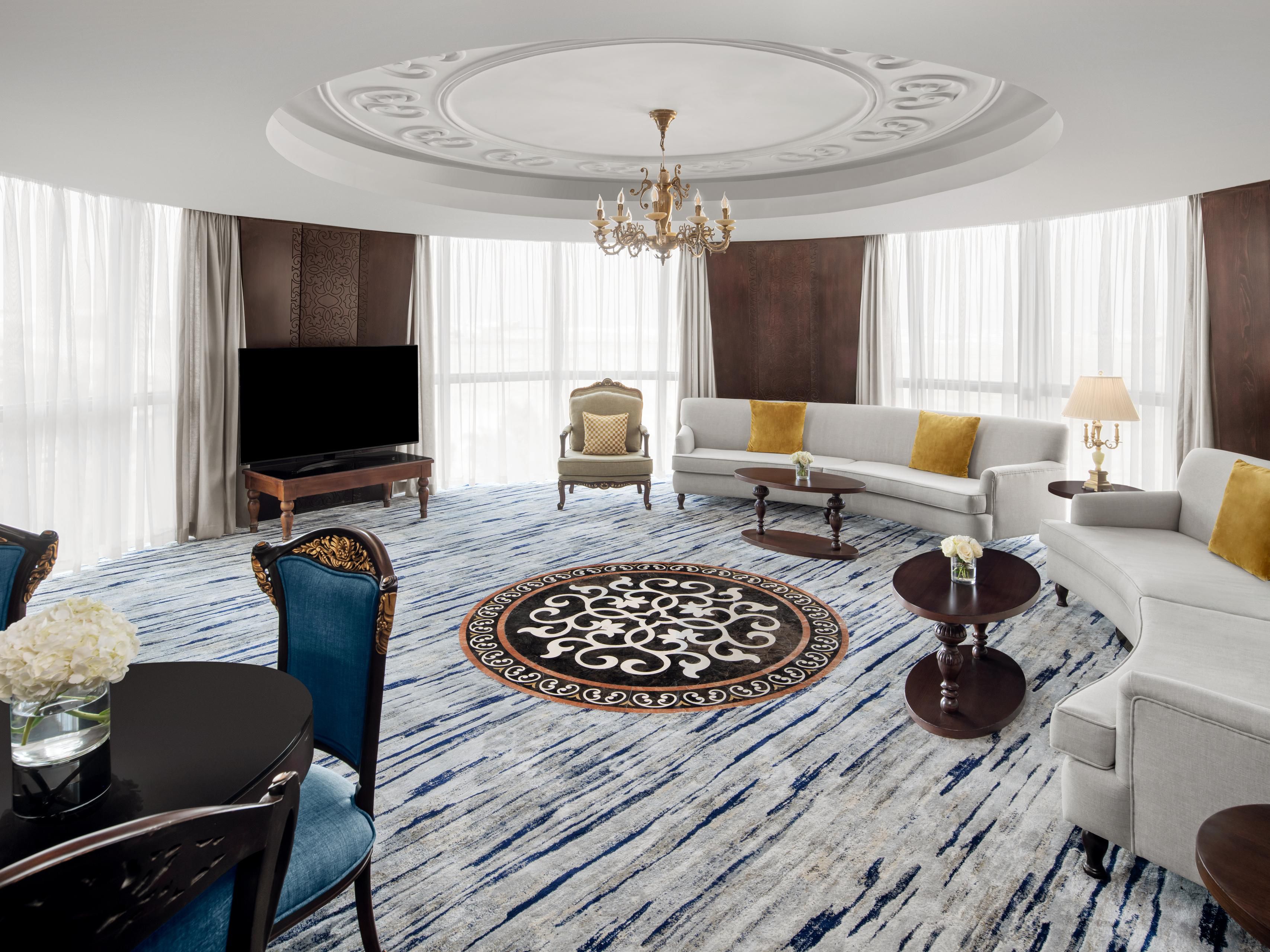 Pamper yourself and book your stay with your loved one at our Panoramic Suite with its private Jacuzzi. Enjoy our exciting and unique rate inclusive of 
breakfast and dinner for 2 people.