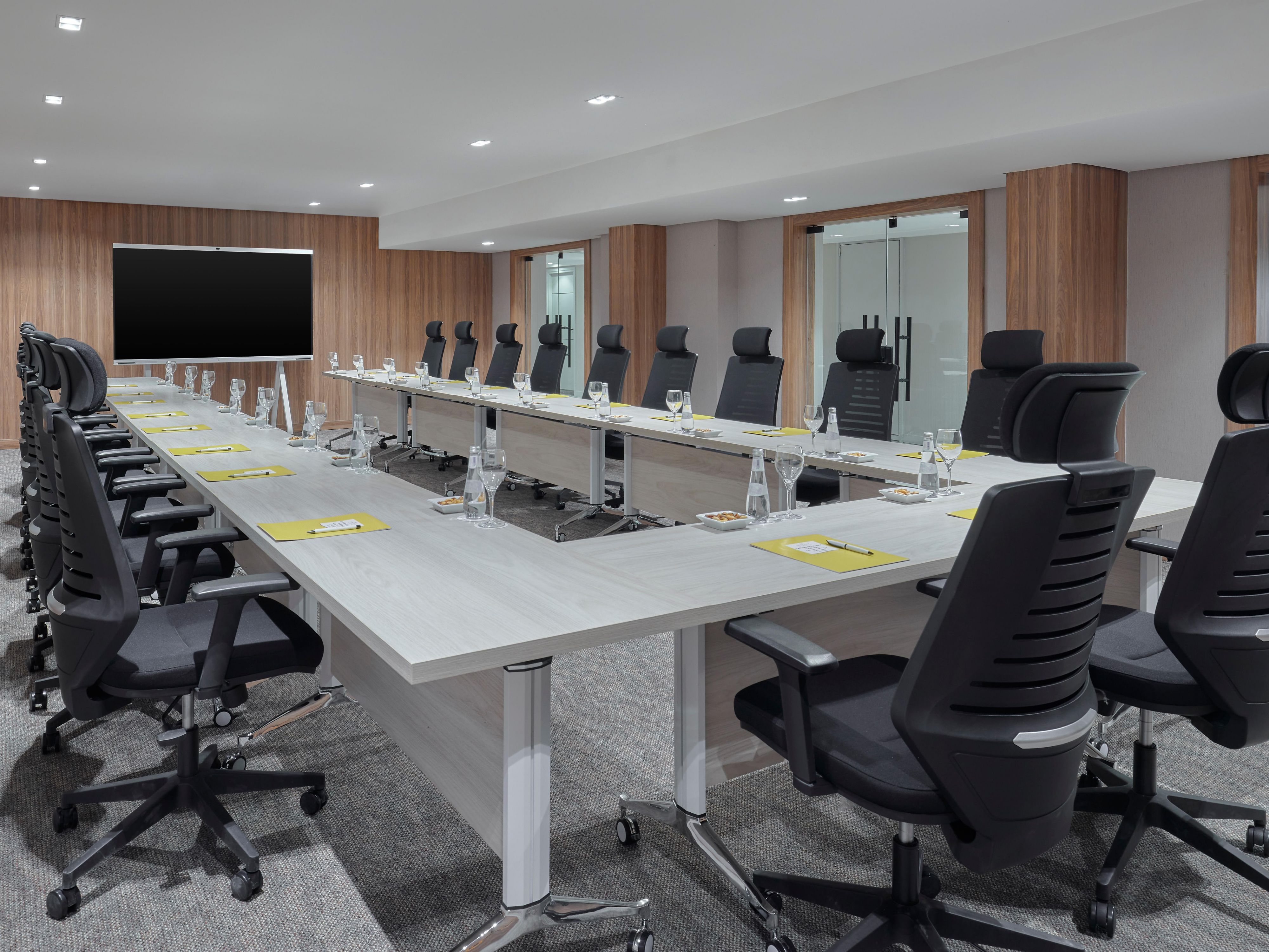 The hotel offers a variety of meeting rooms that are suitable for a range of events such as conferences, meetings, and social gatherings. The meeting rooms are well equipped. Additionally, guests can enjoy a wide range of amenities and services including on-site catering.