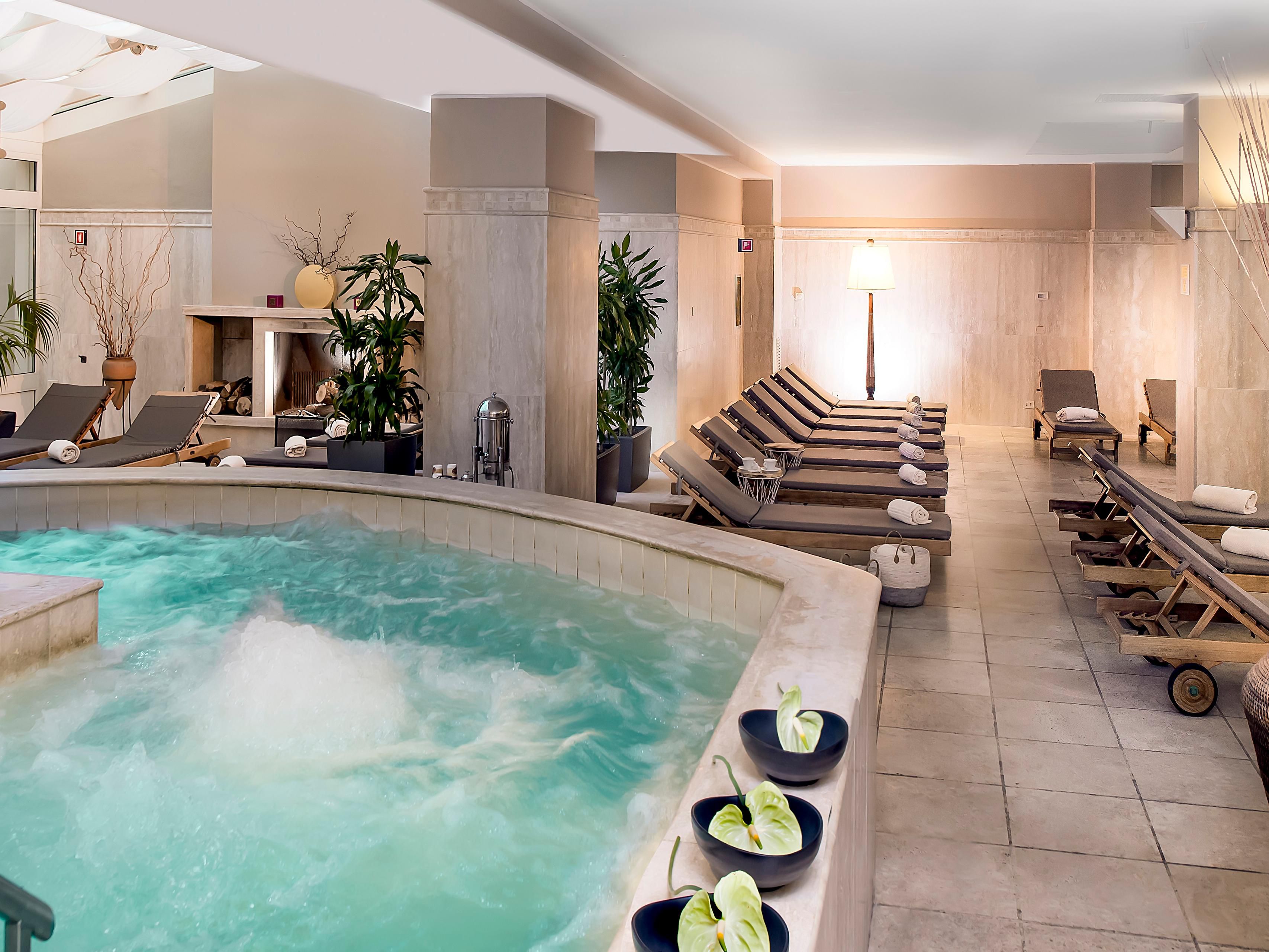 Roman Bath with heated indoor pool, whirpool, sauna, turkish bath