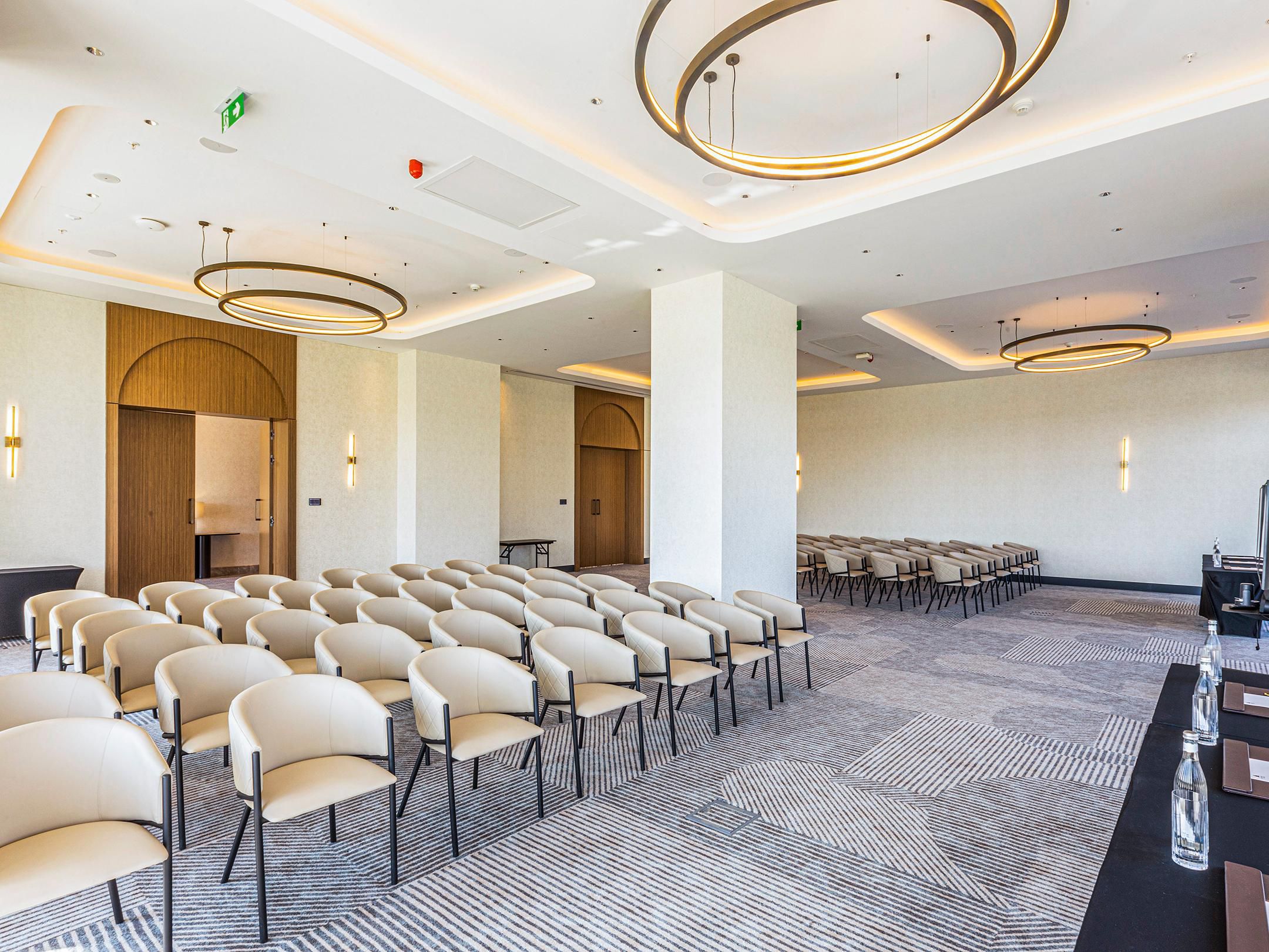 A venue that will make your meetings and events unforgettable: Avantgarde Hall! We're here to provide you with the best service with its modern design and extensive facilities.