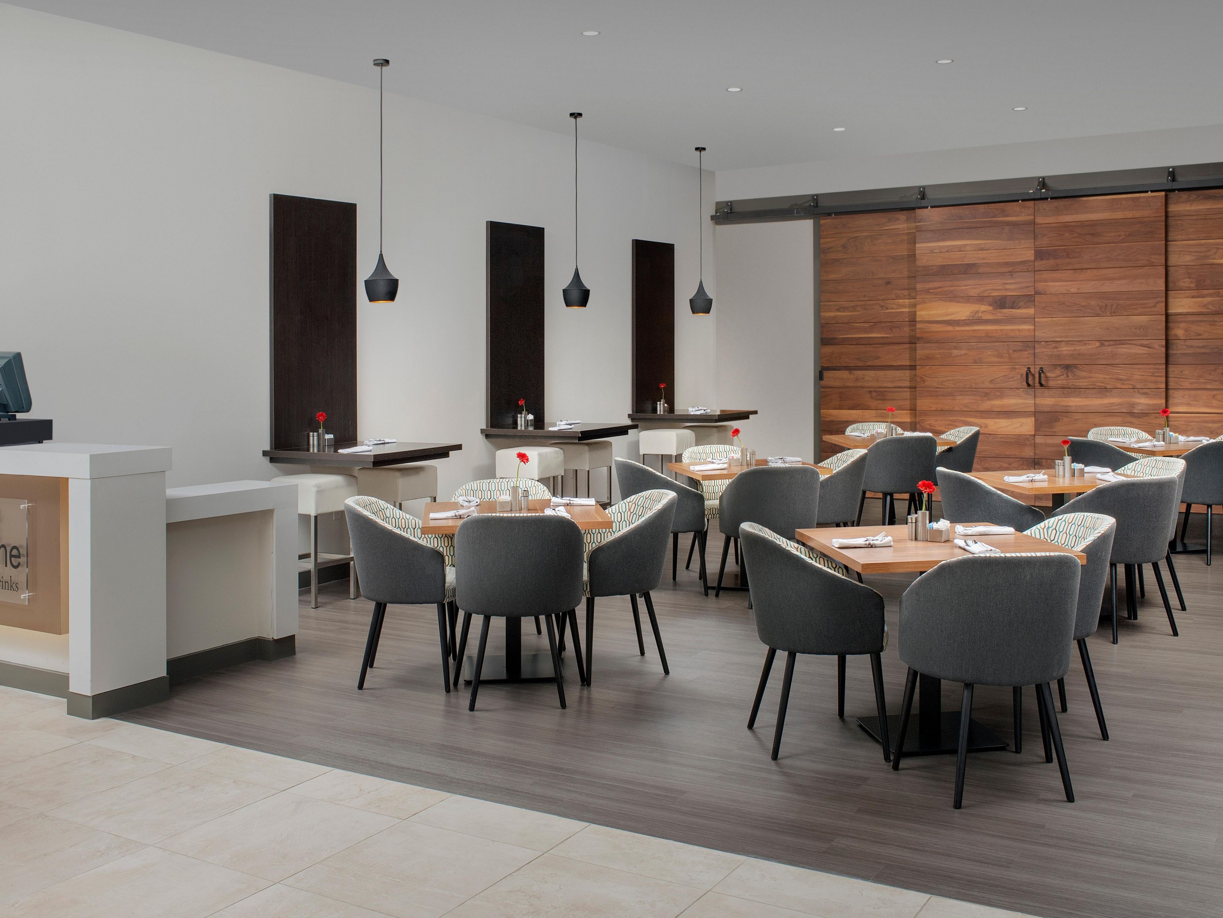 Start your day with a delicious breakfast at our restaurant, O-Nine Eats & Drinks. Enjoy made-to-order breakfast during the week and a bountiful buffet on the weekends. For dinner, O-Nine transforms into a bar and grill with a menu of American fare, handcrafted cocktails, wine, and beer.​