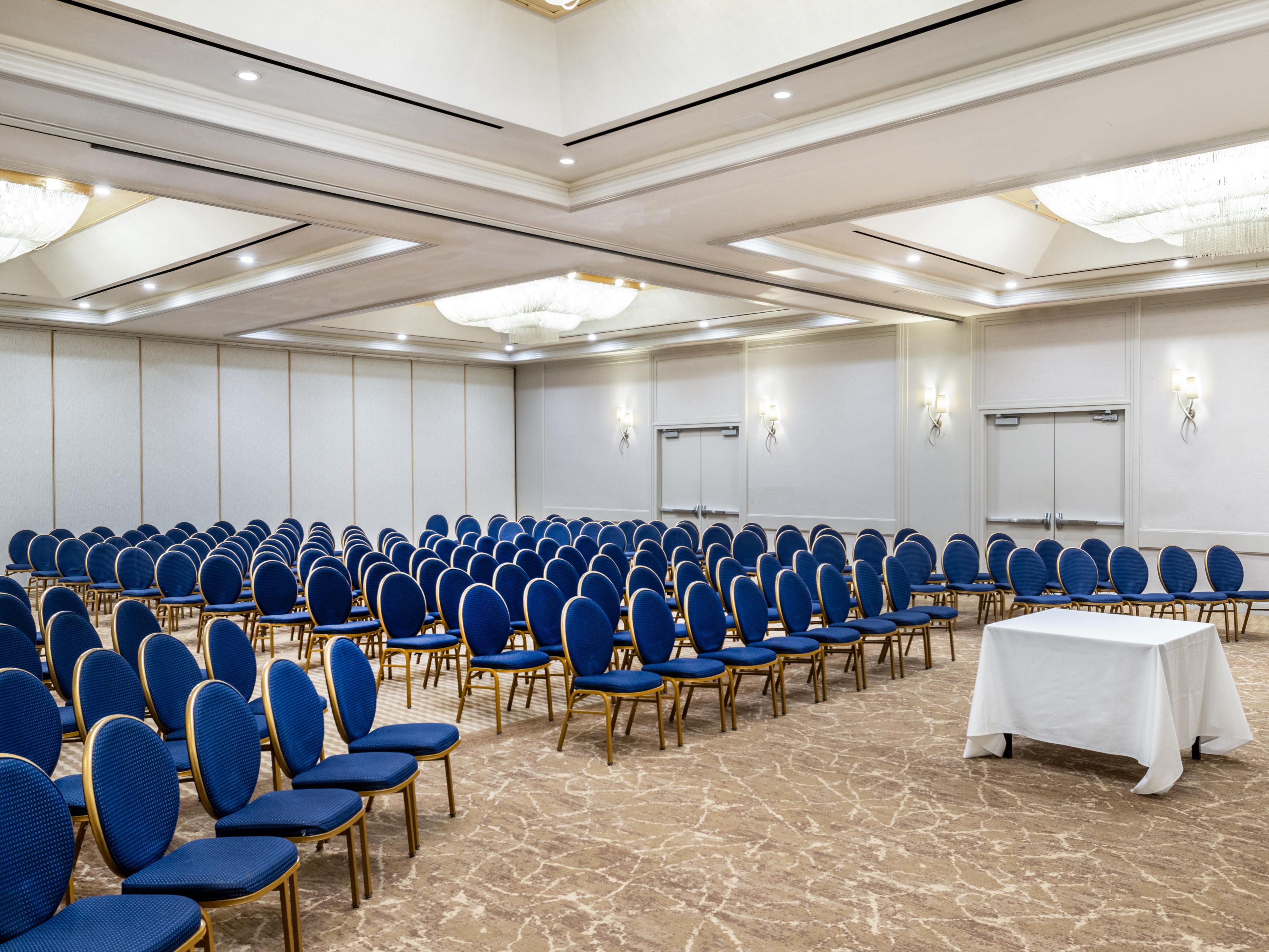 Crowne Plaza® Los Angeles Harbor features 9,671 square feet of flexible indoor meeting and event space, including the Grand Ballroom and unique outdoor settings in Los Angeles. You can host social and business events, including conferences, meetings, weddings, birthday parties, Quinceañera celebrations, and proms.