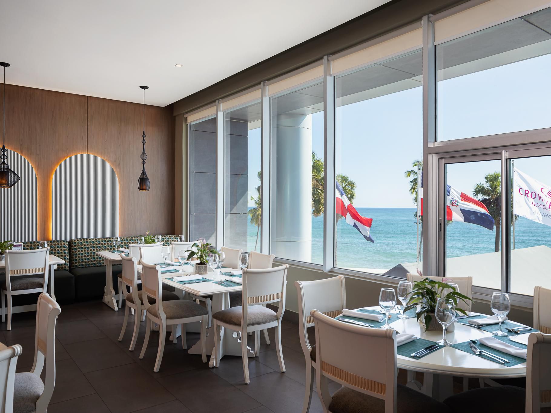 Savor world-class Santo Domingo dining experiences at our hotel. From Caribbean-inspired dishes at NABU and crafted cocktails at Level 1 Bar, to coffee and pastries at Kaffetto’s and poolside mojitos at Olas Pool Bar, every bite and sip is a celebration of flavor and creativity. Enjoy exquisite culinary moments in a setting as vibrant as our city.