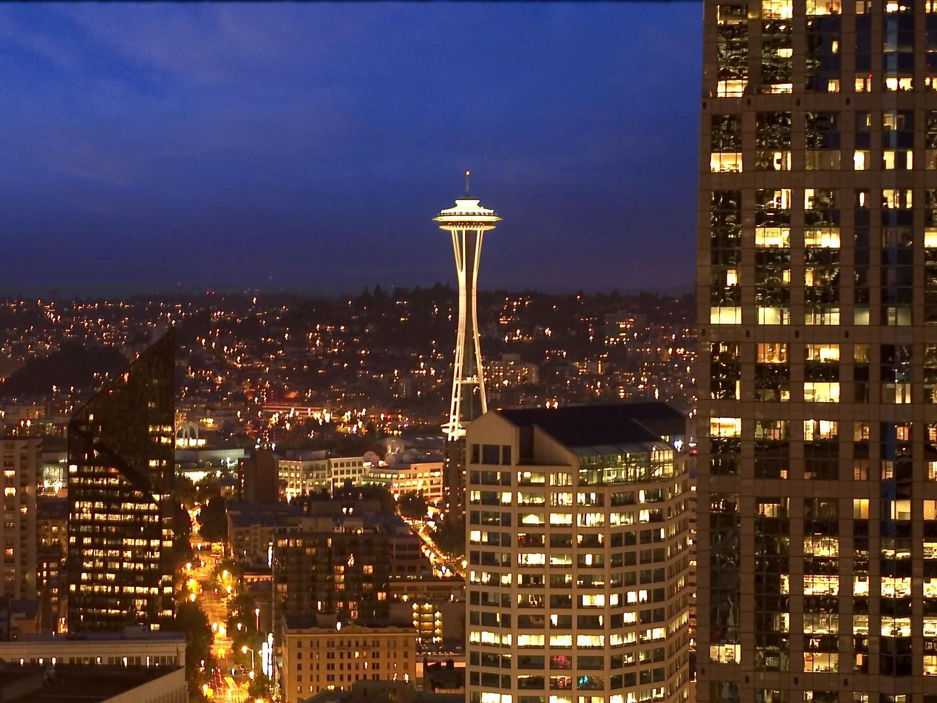 Marvel at the Seattle Space Needle from our 'Space Needle View' rooms, perfectly positioned to enjoy the city’s iconic skyline! To experience the Space Needle in person, it’s just a short ride away—less than 10 minutes from the hotel.
