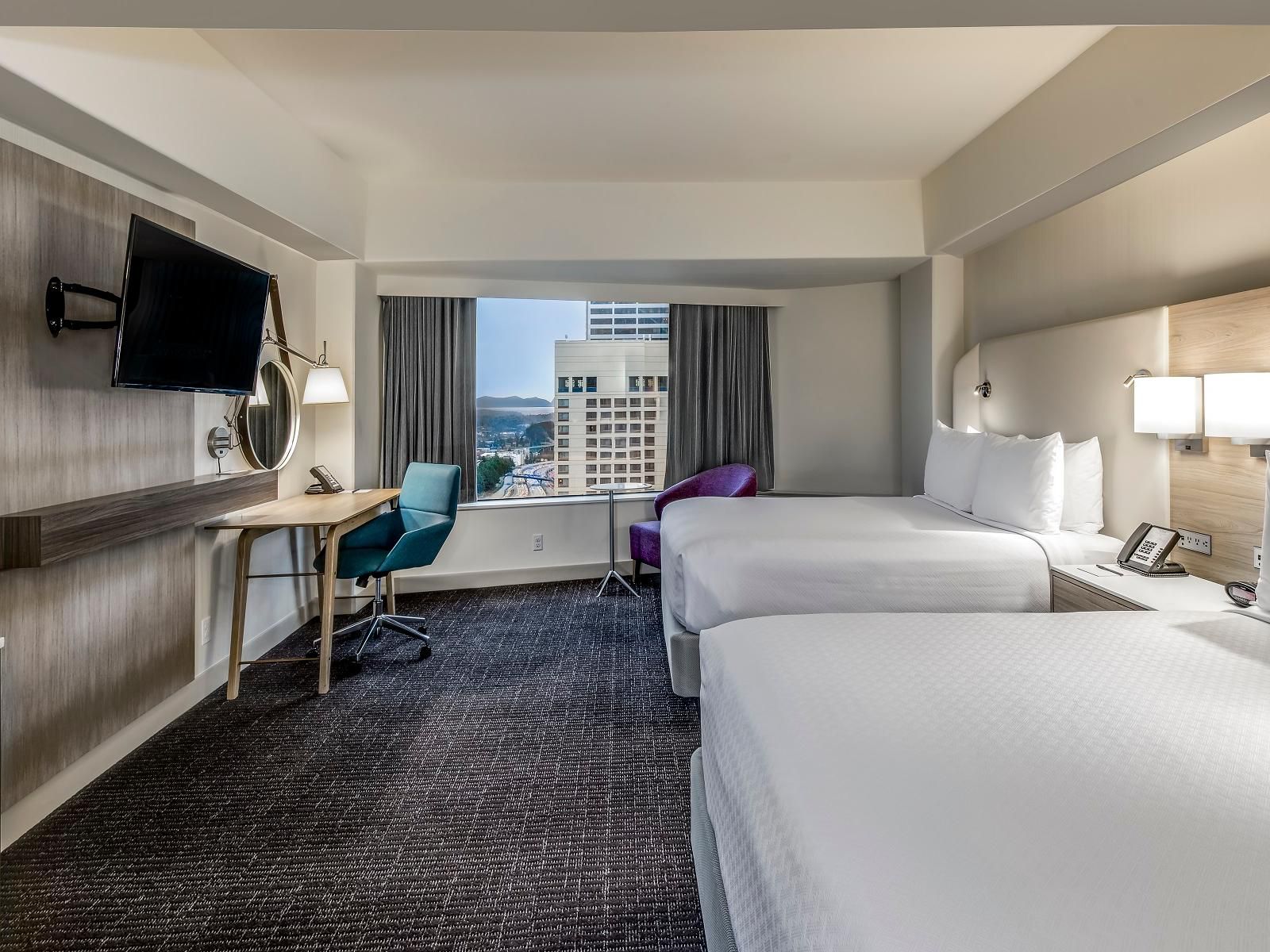 Providing the convenience of being just a 7-minute walk from the Washington State Convention Center. 