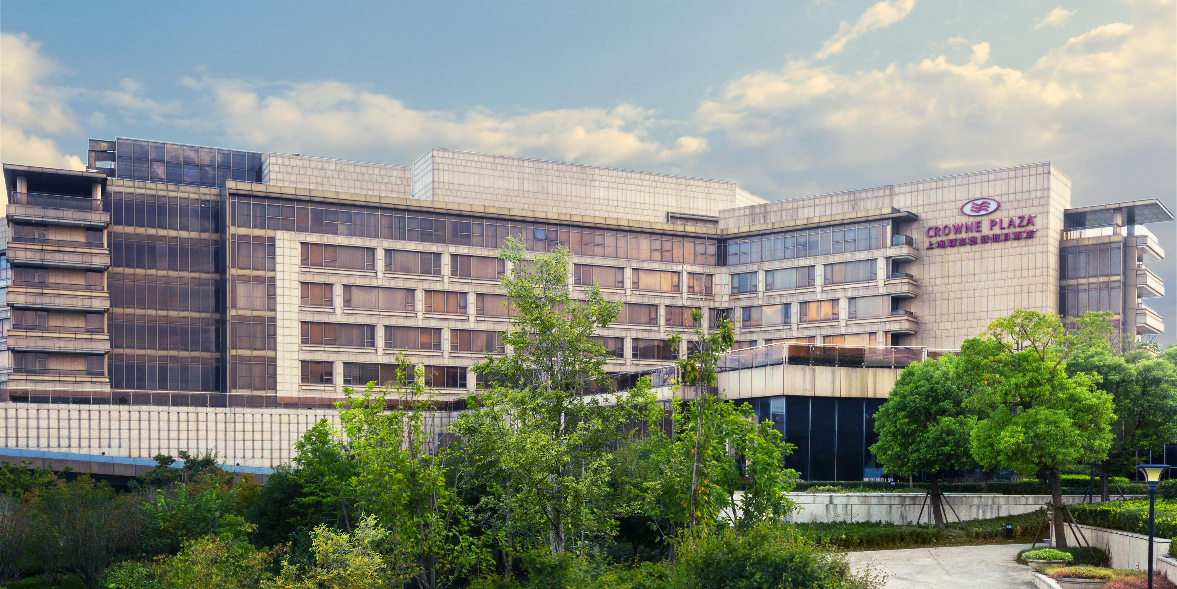 $hotelInfo.mediaDetails.welcomePhotos.primaryPhoto.caption}