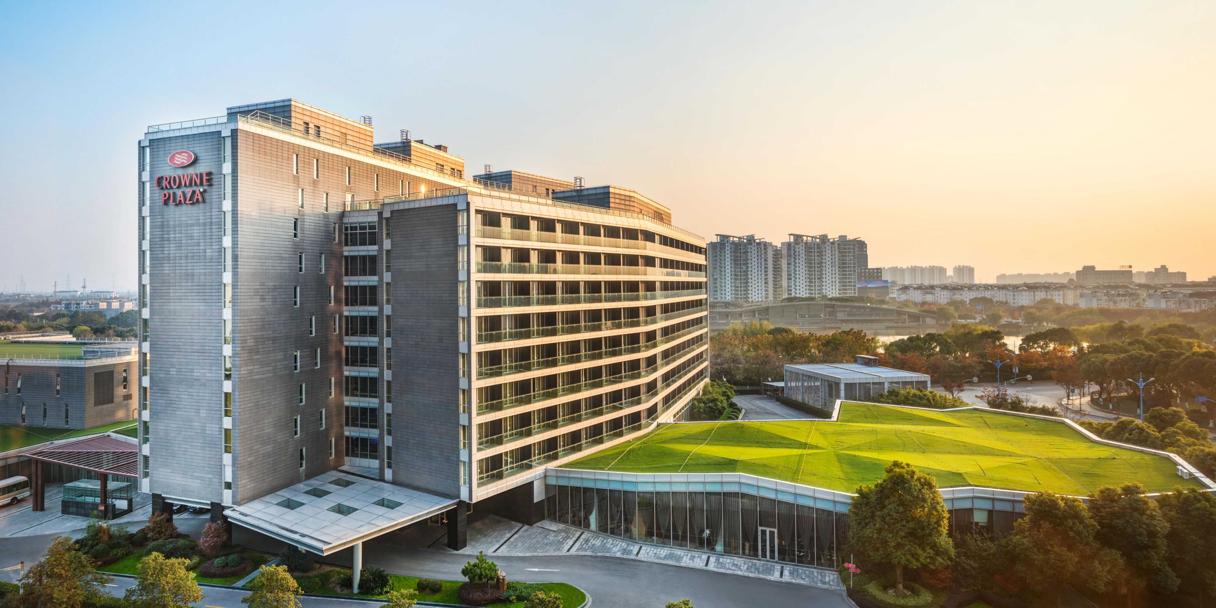 $hotelInfo.mediaDetails.welcomePhotos.primaryPhoto.caption}