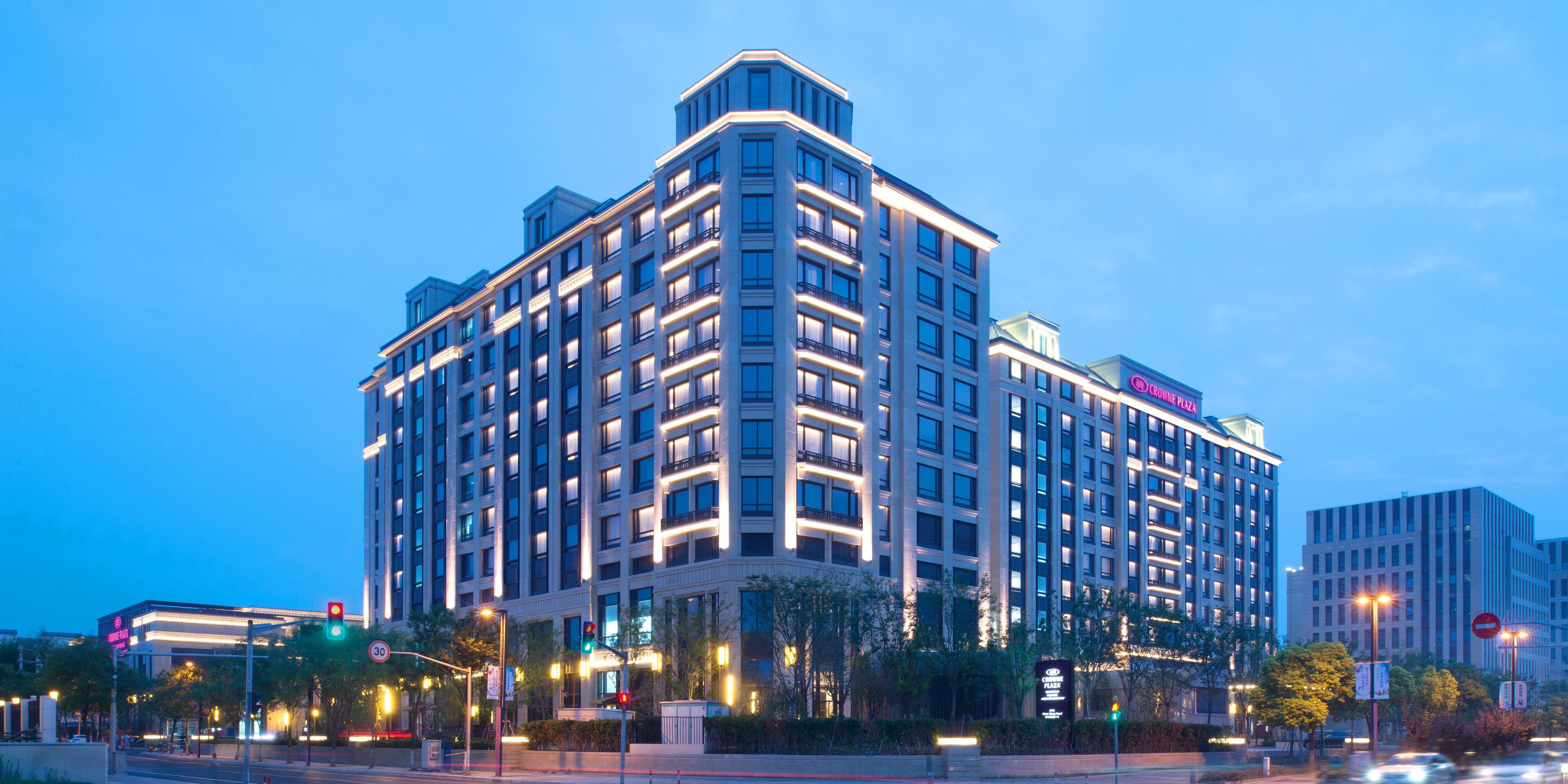 $hotelInfo.mediaDetails.welcomePhotos.primaryPhoto.caption}